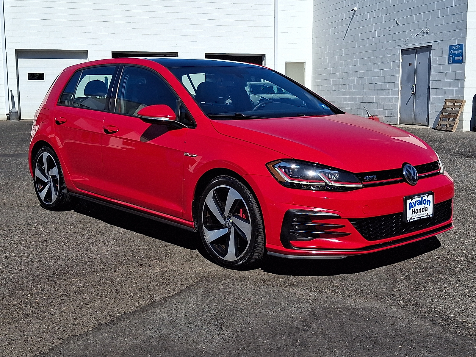 Tornado Red 2018 Volkswagen Golf GTI Hatchback Front-Wheel Drive Automatic