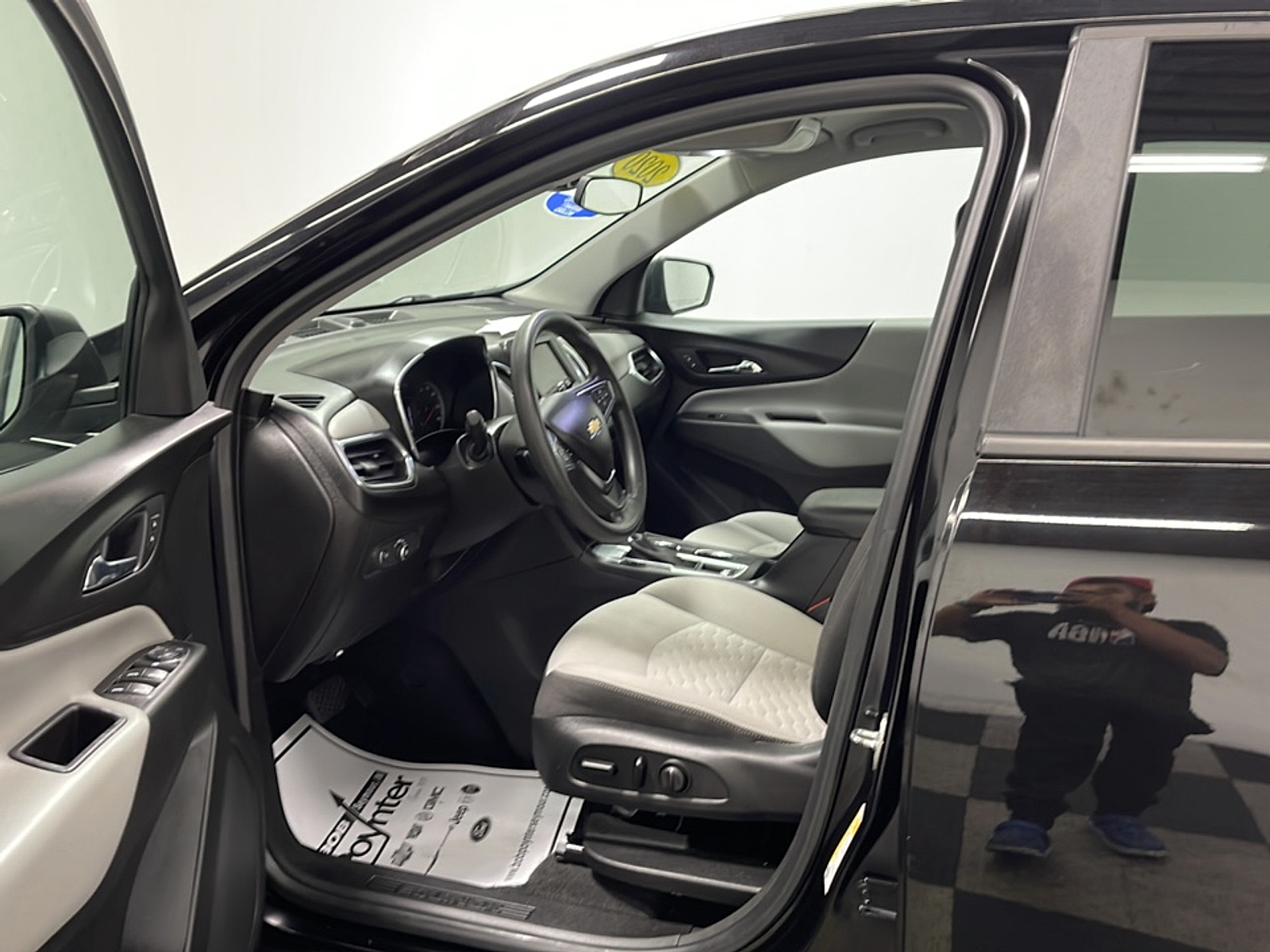 View vehicle photo 7