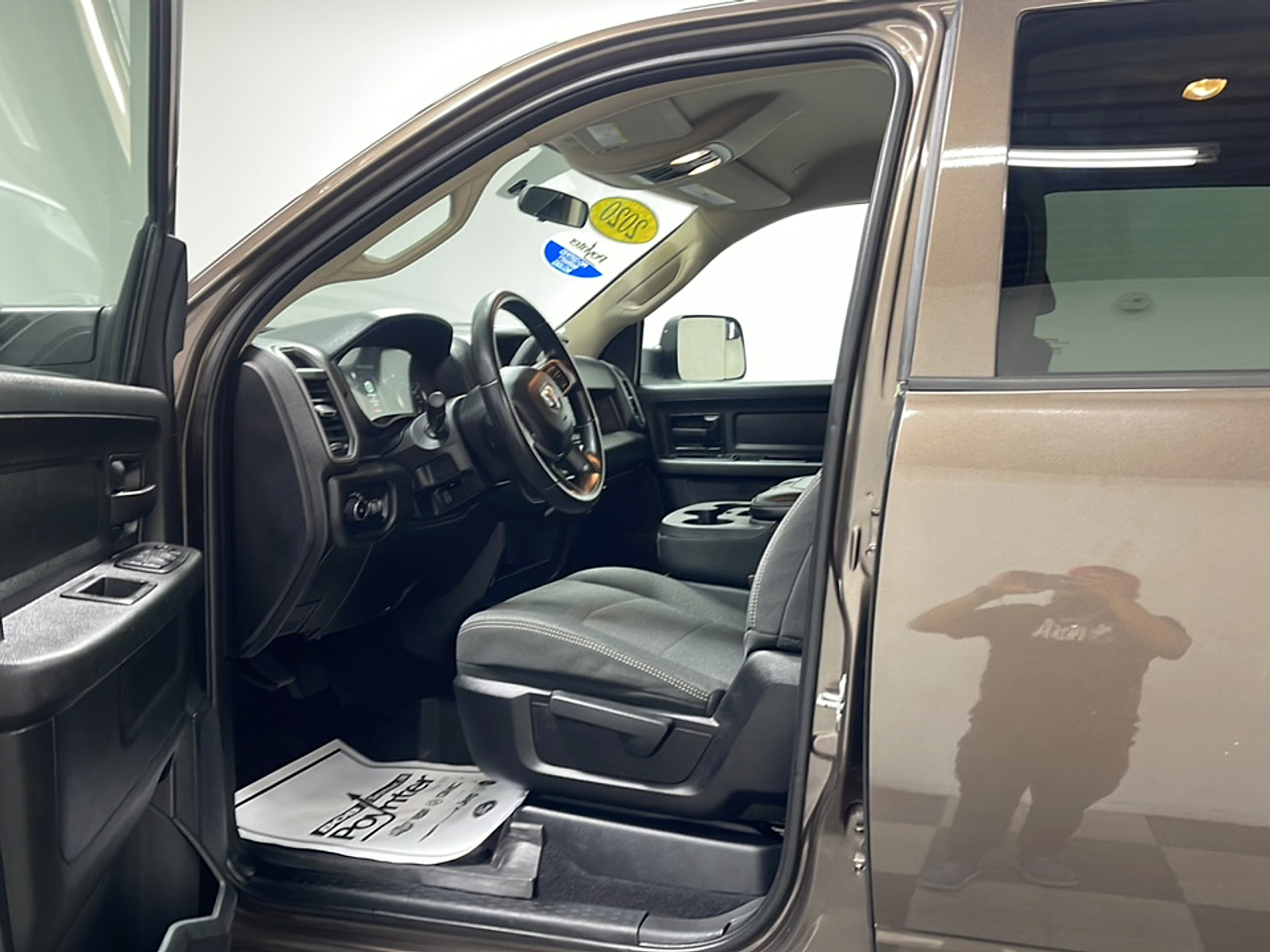 View vehicle photo 7