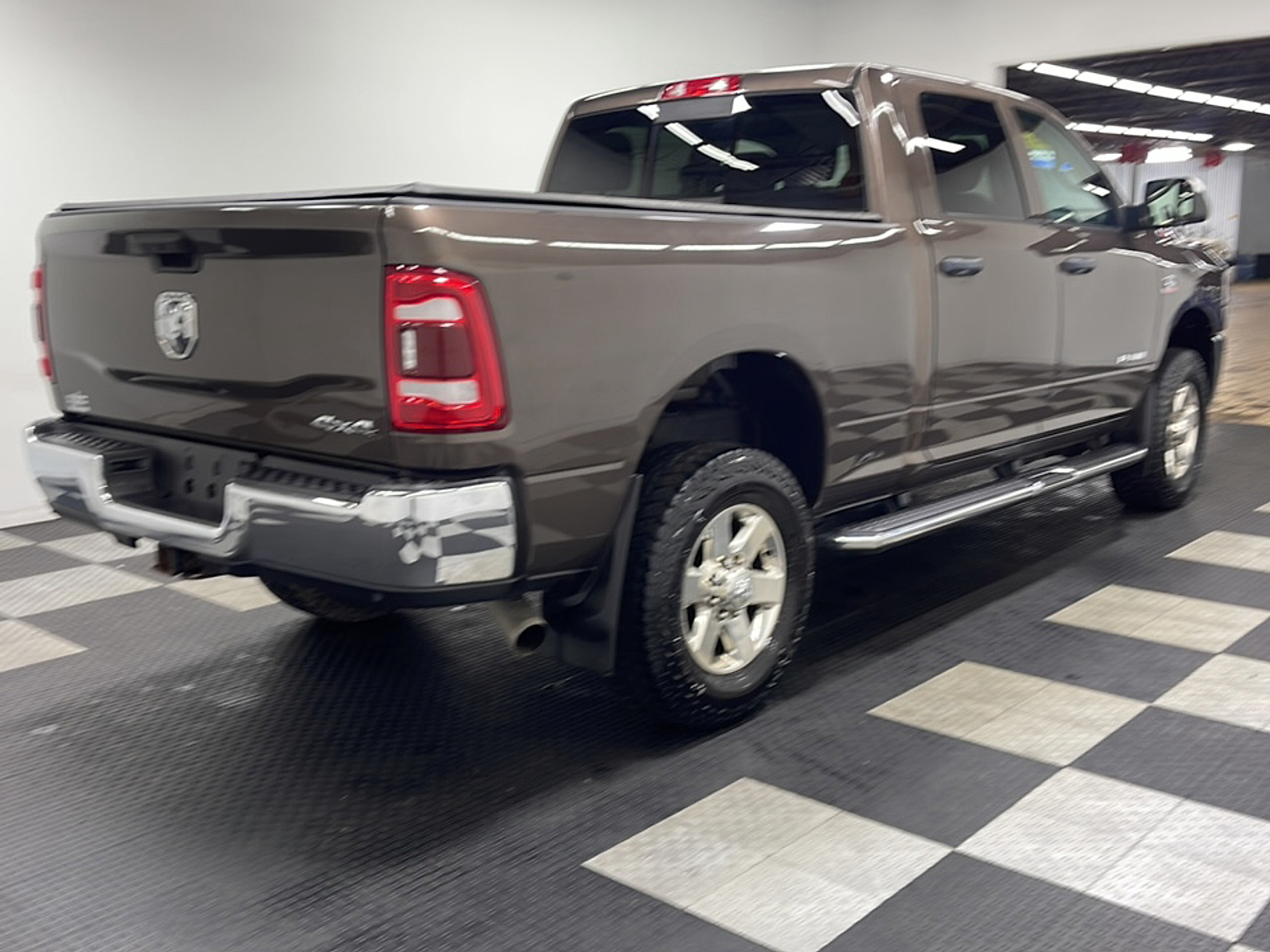 View vehicle photo 4
