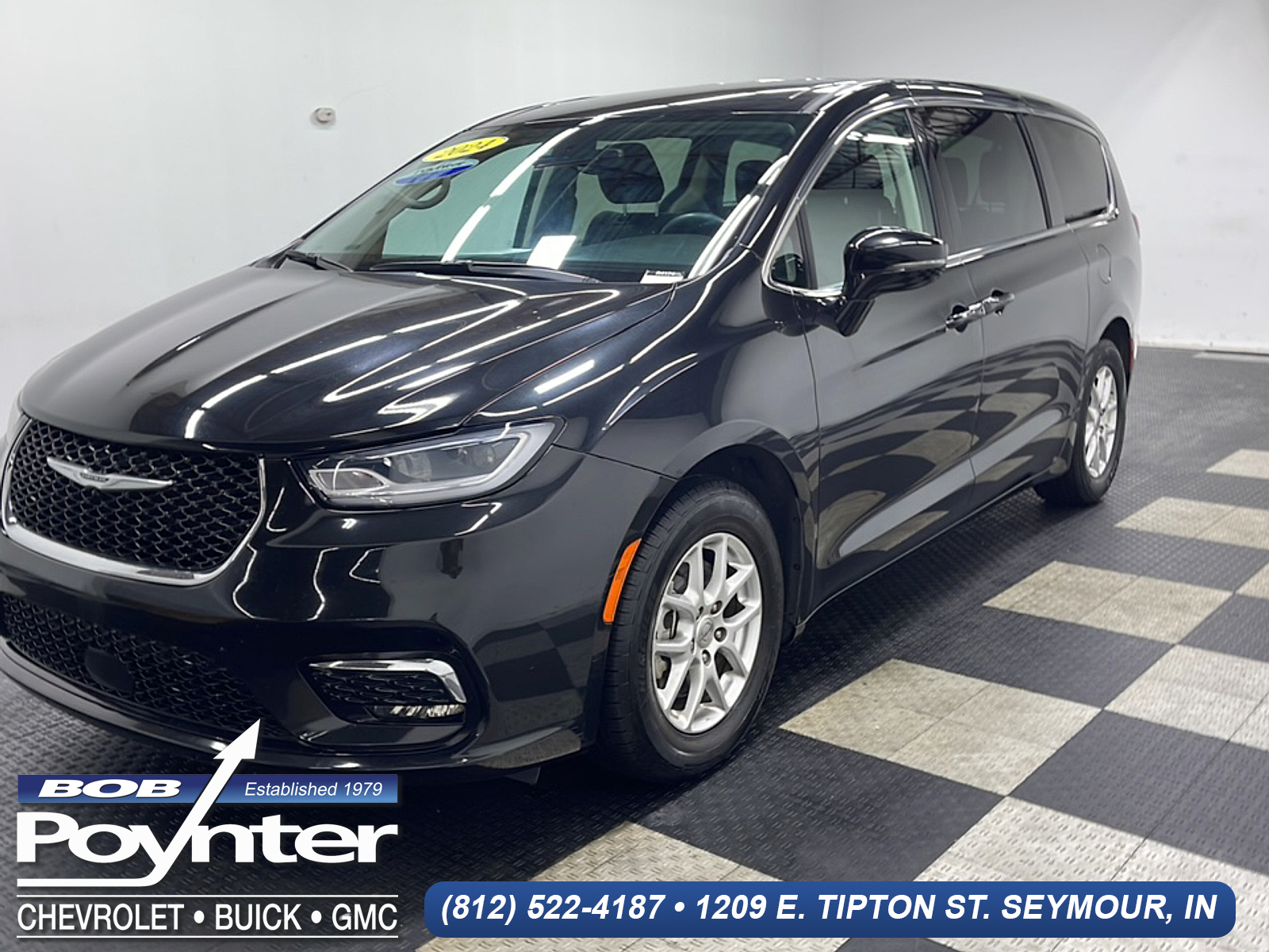 Brilliant Black Crystal Pearlcoat 2024 Chrysler Pacifica Minivan Front-Wheel Drive Automatic