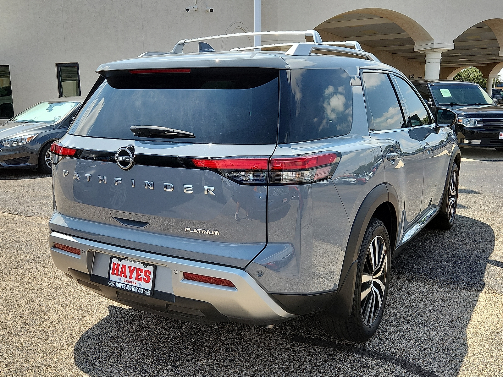 View Nissan Pathfinder details