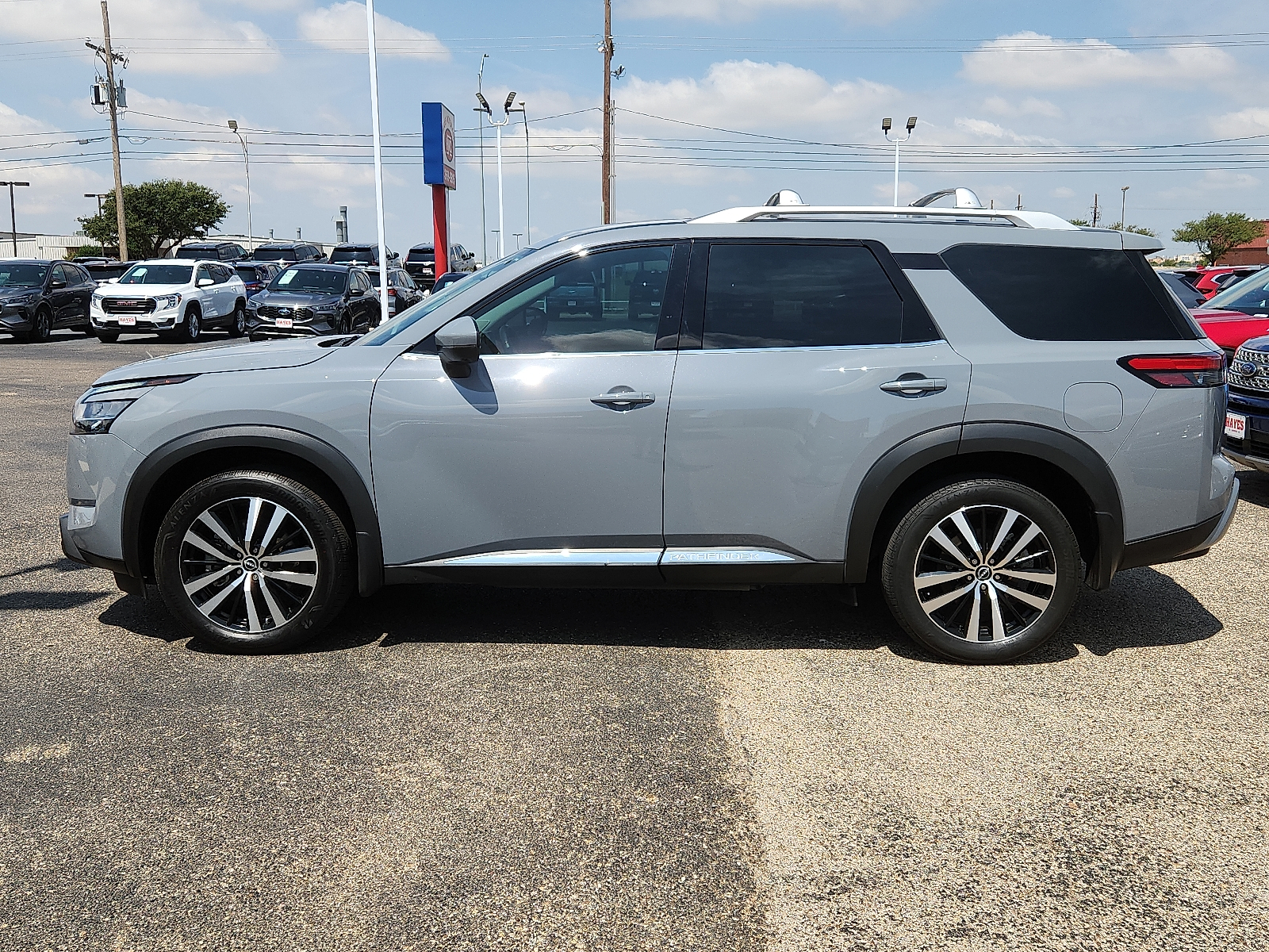 View Nissan Pathfinder details