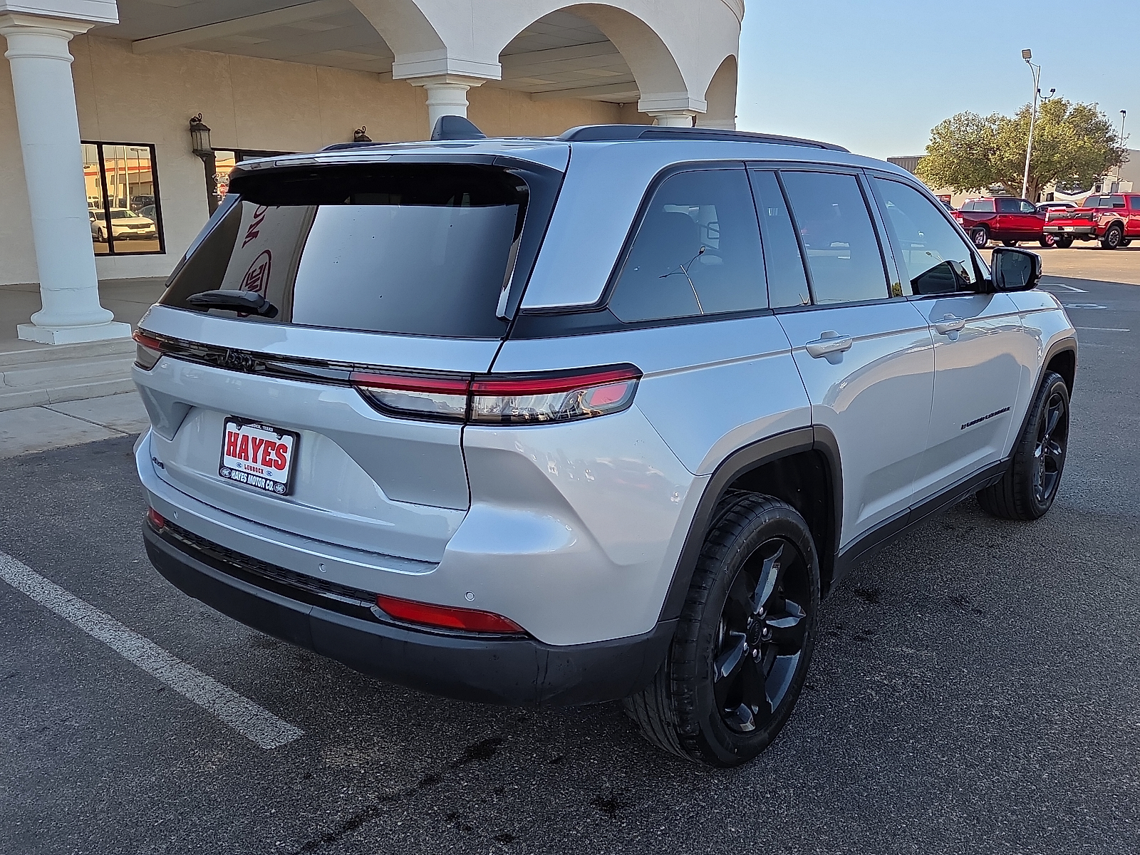 View Jeep Grand Cherokee details
