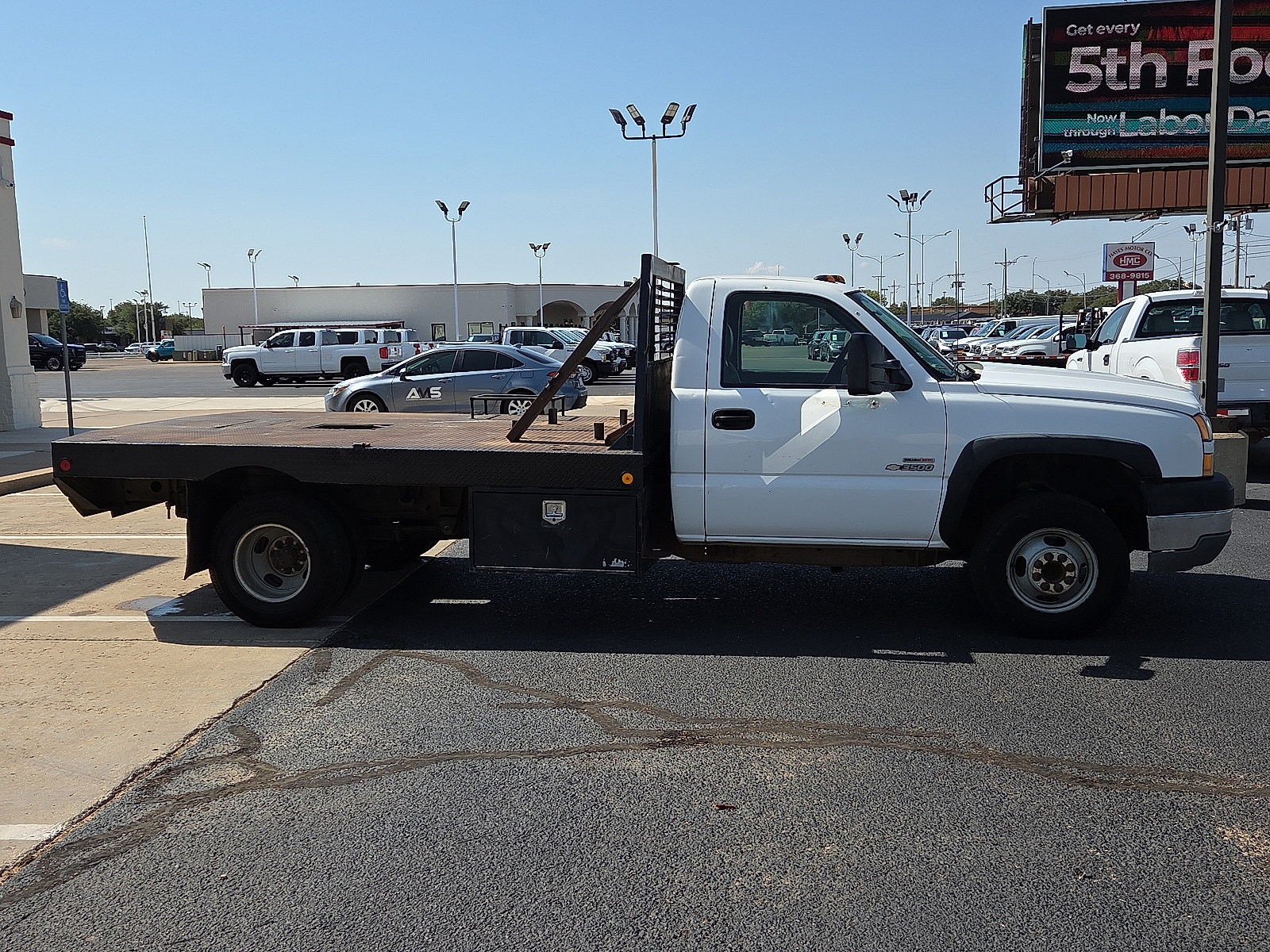 View Chevrolet Silverado 3500 Chassis details