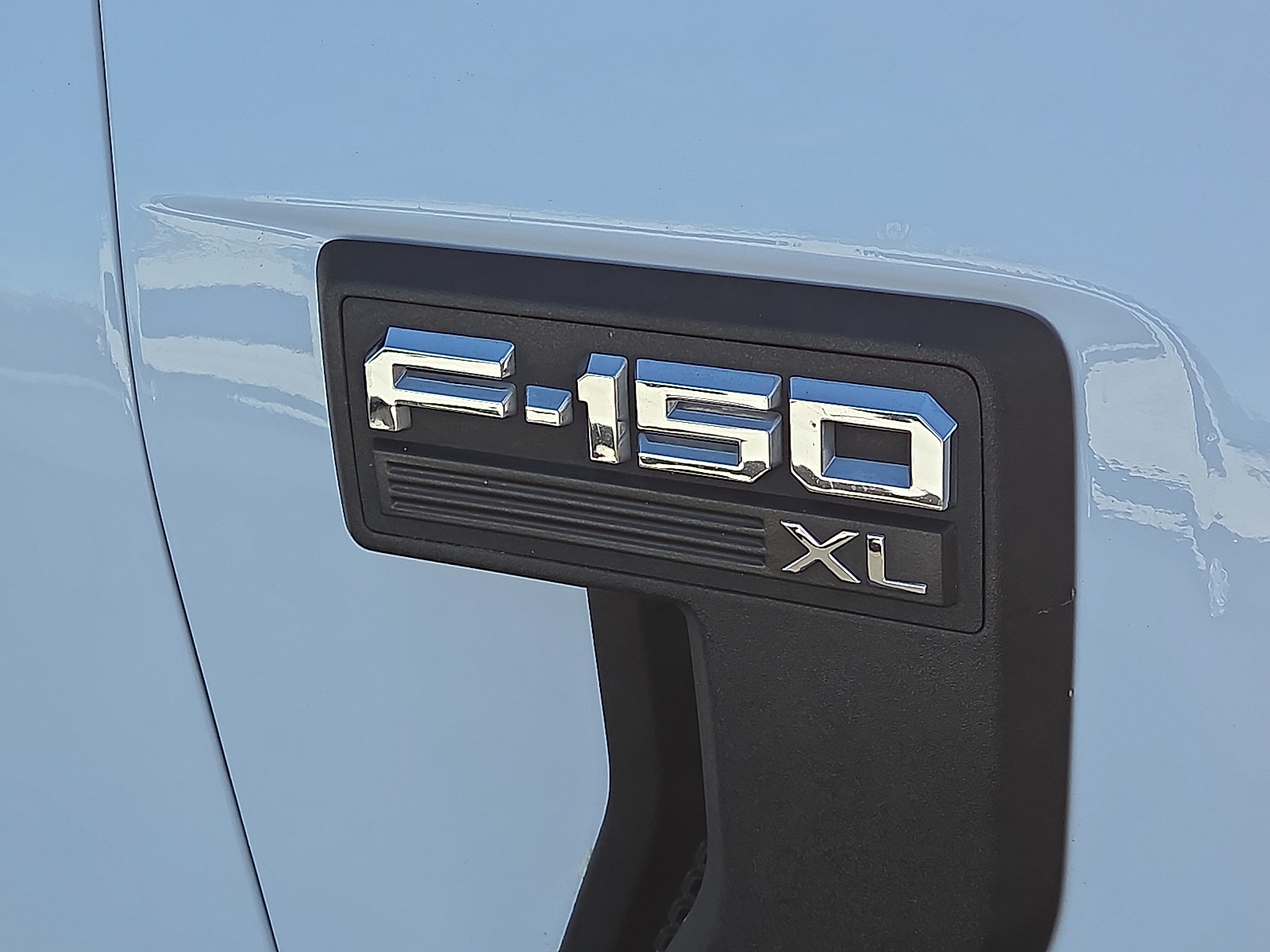 2021 Ford F-150 XL photo 2