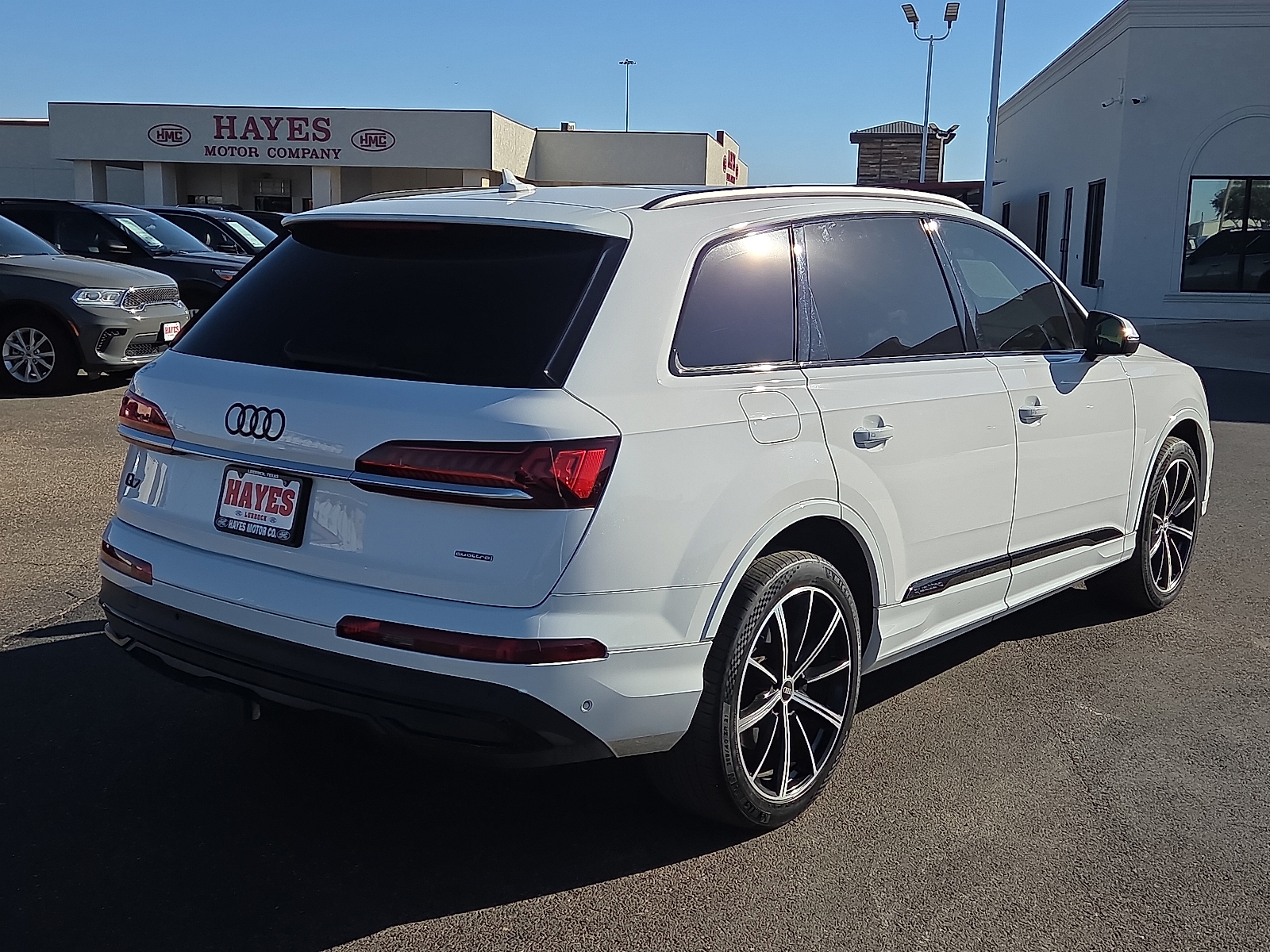 View Audi Q7 details
