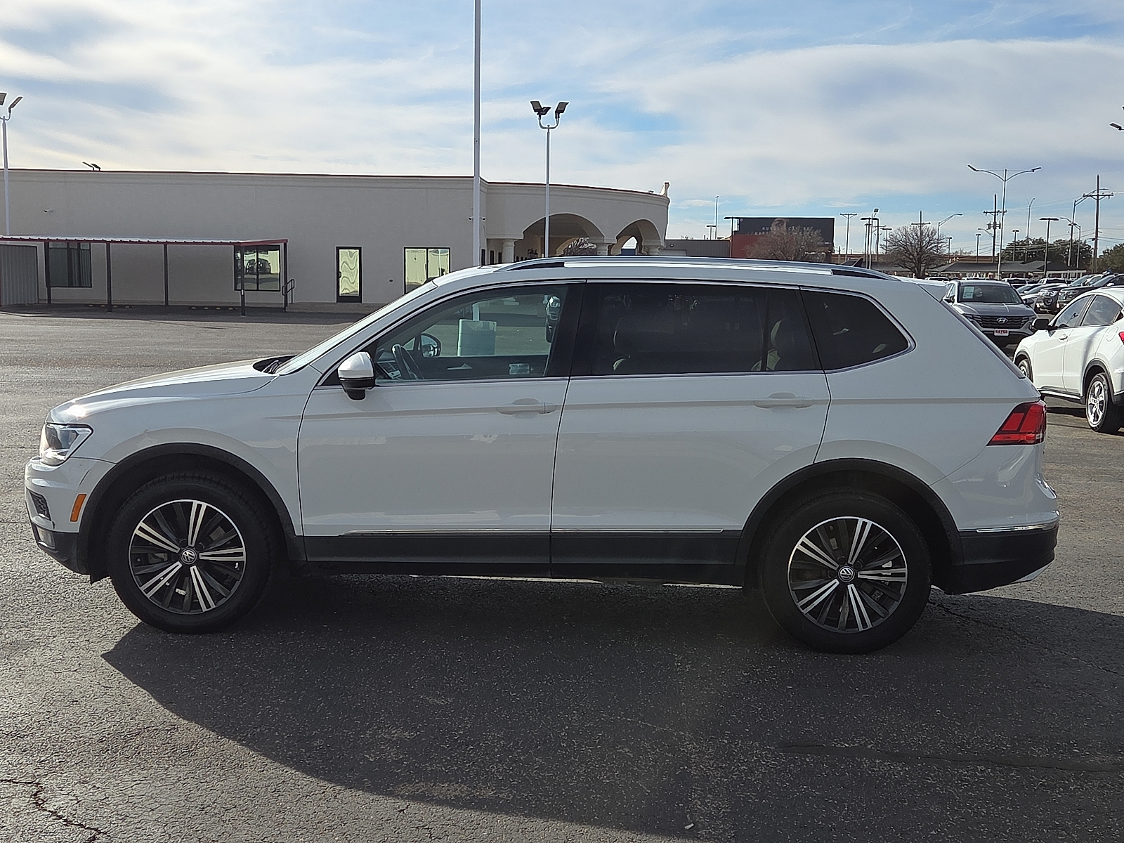 View Volkswagen Tiguan details