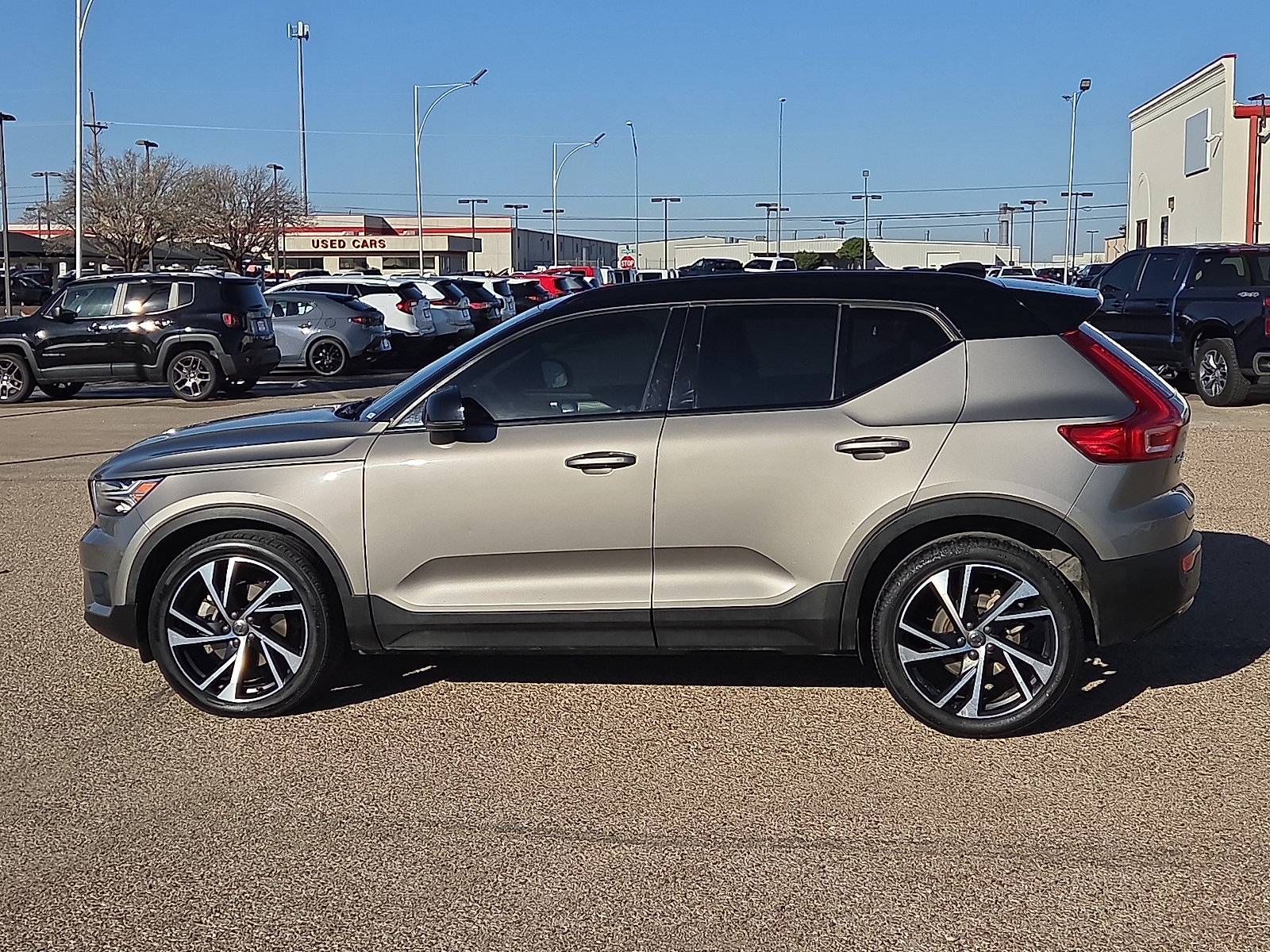 View Volvo XC40 details