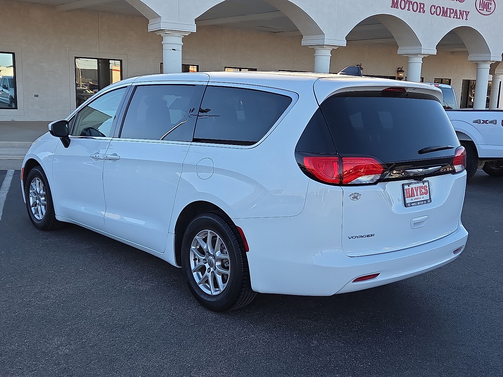View Chrysler Voyager details