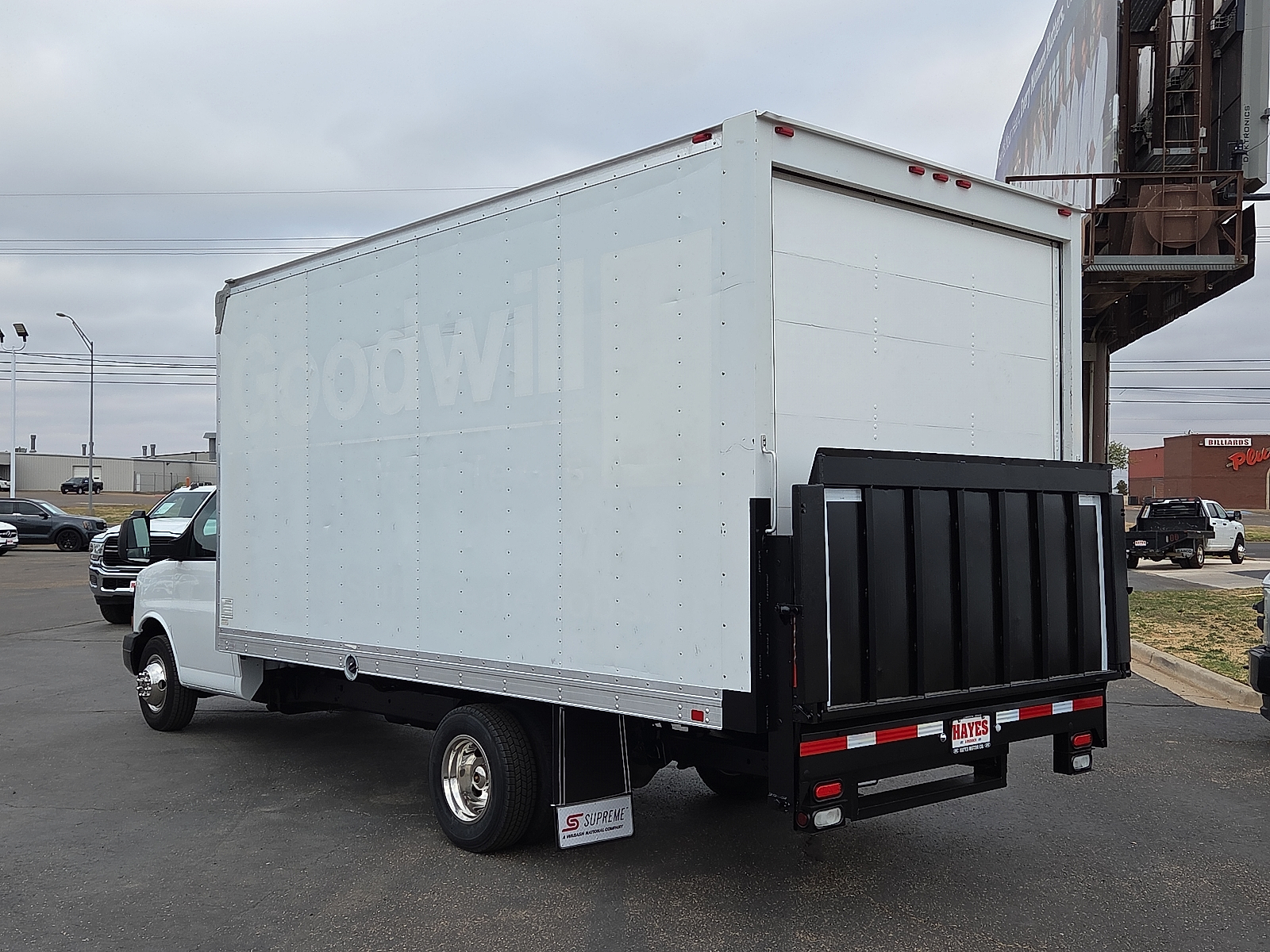 View GMC Savana Cutaway details