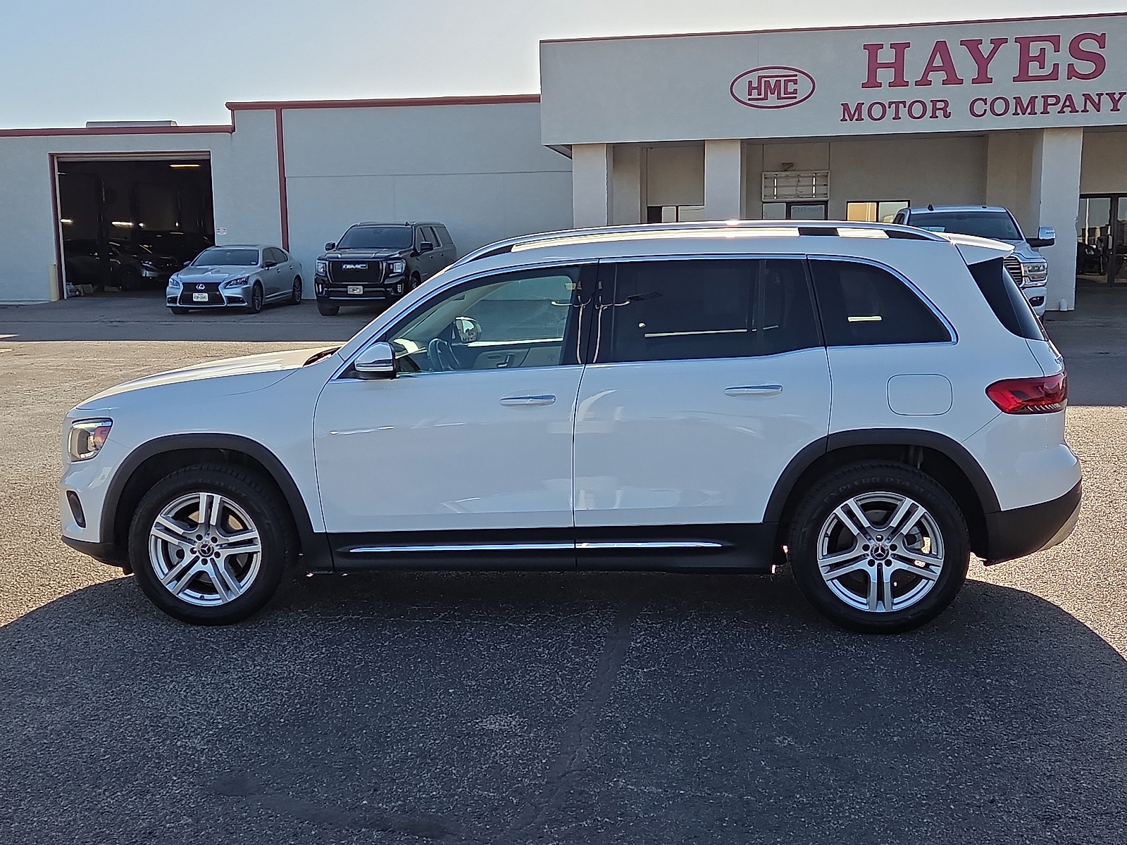 View Mercedes-Benz GLB 250 details