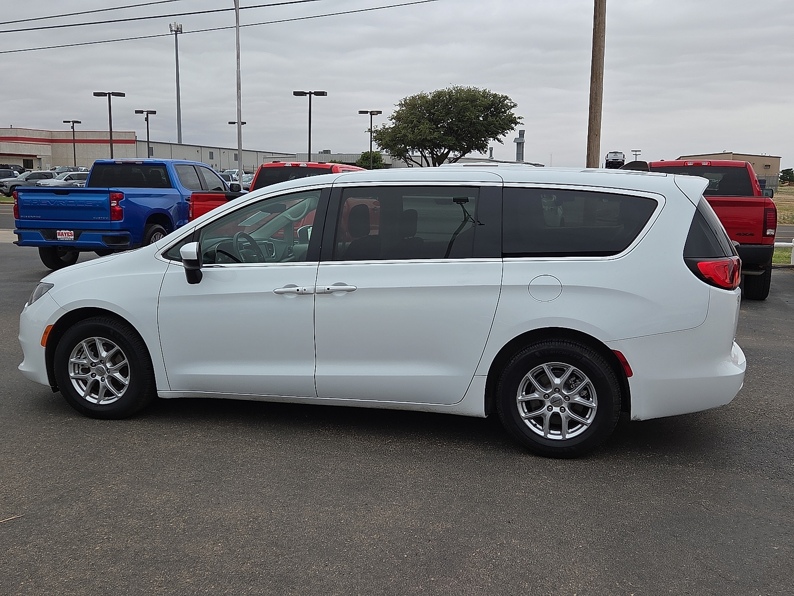 View Chrysler Voyager details