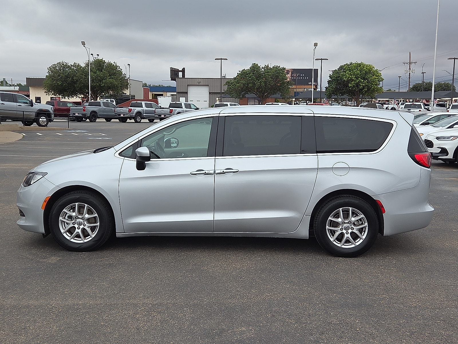 View Chrysler Voyager details