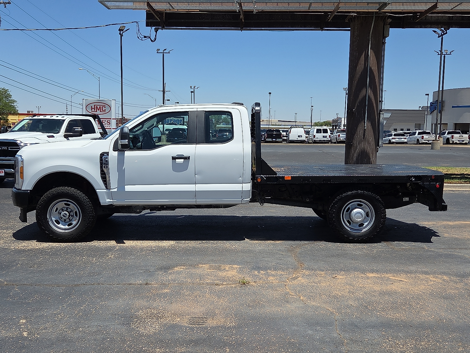 View Ford F-350 Chassis details