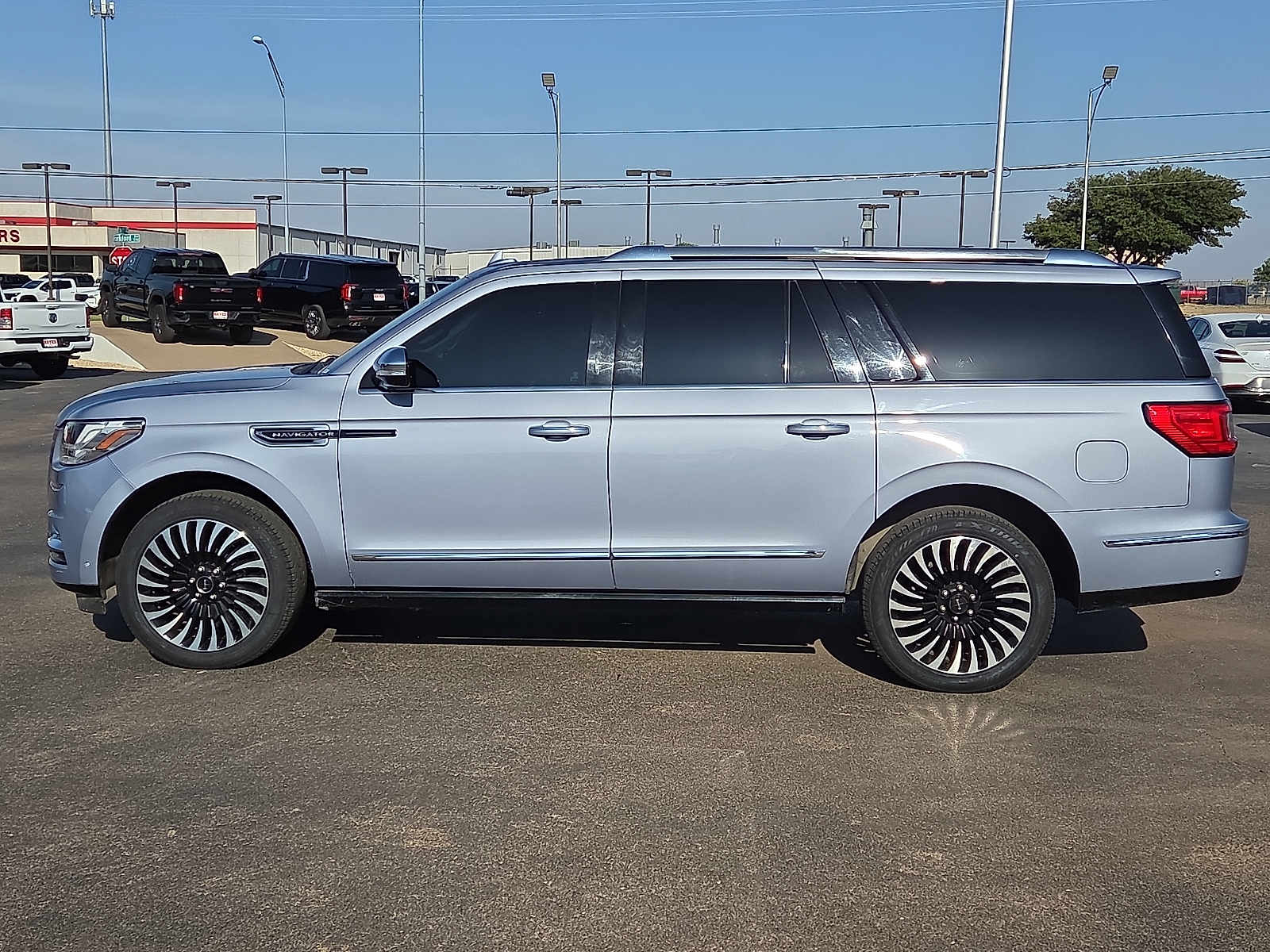 View Lincoln Navigator details