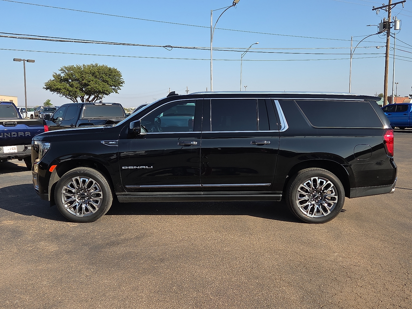 View GMC Yukon XL details