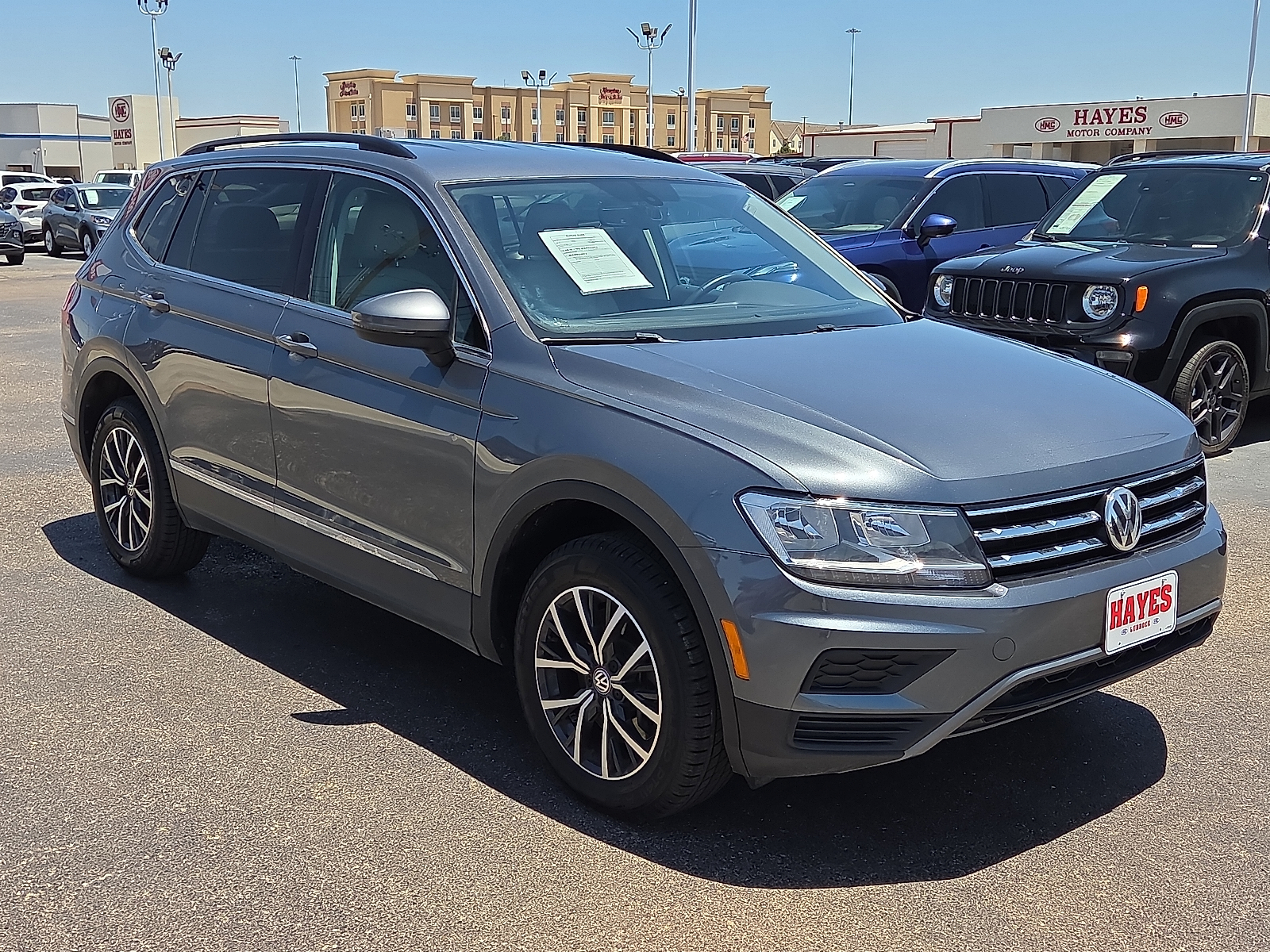 View Volkswagen Tiguan details