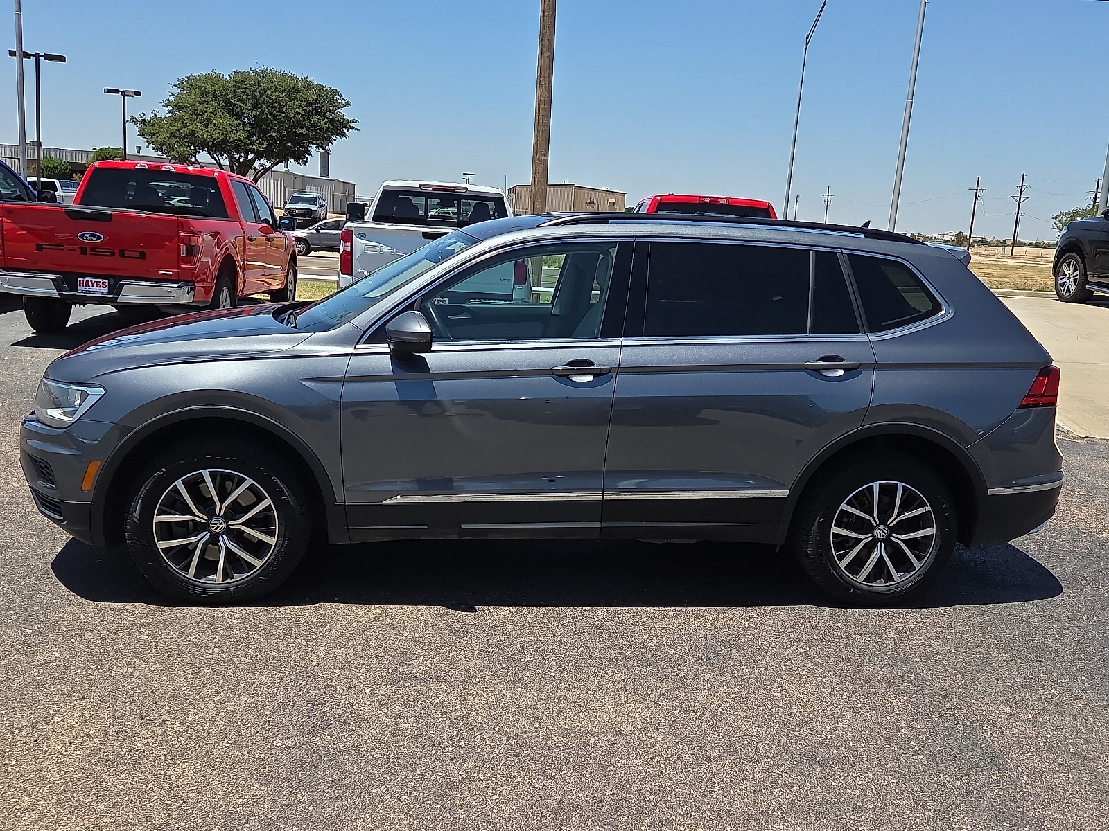View Volkswagen Tiguan details