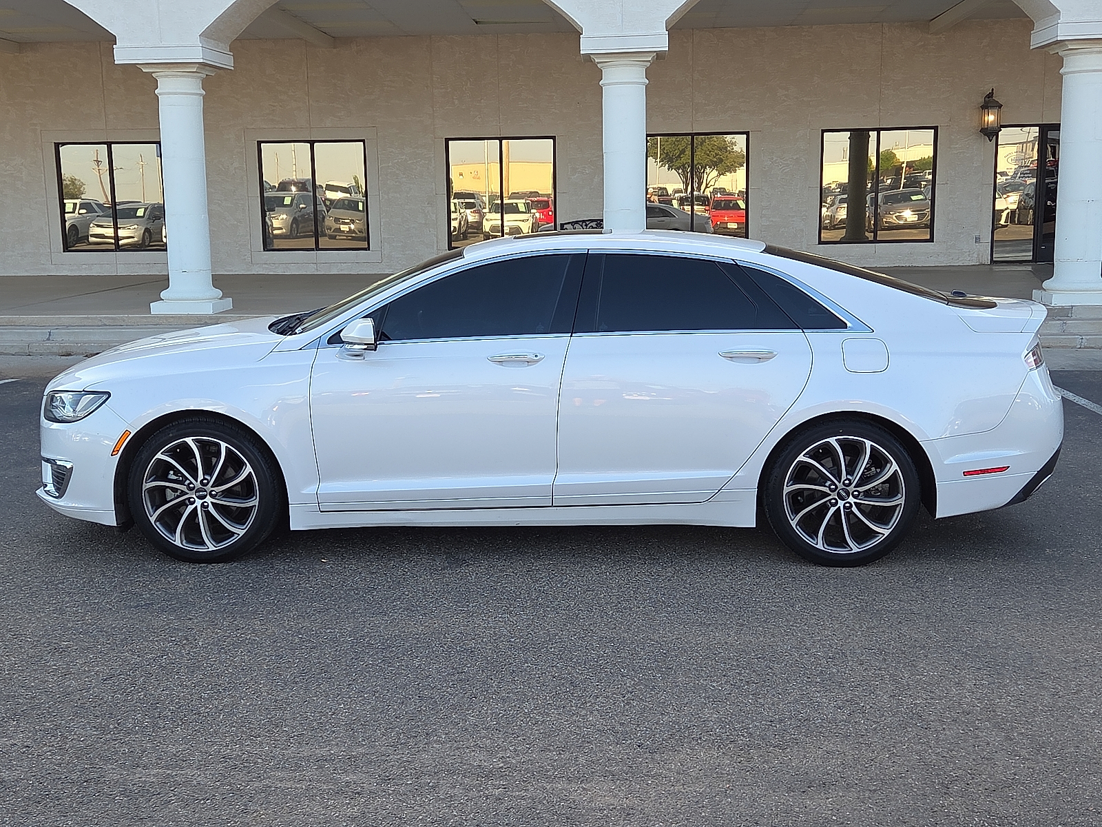 View Lincoln MKZ details