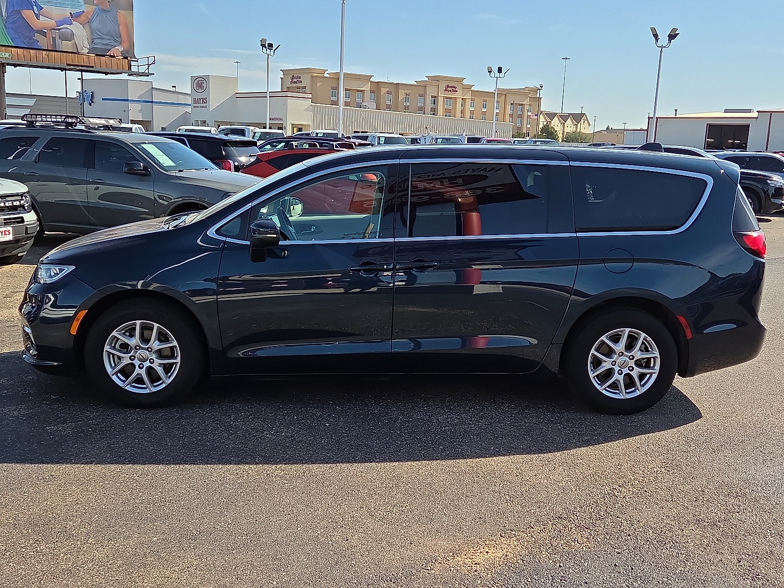 View Chrysler Pacifica details