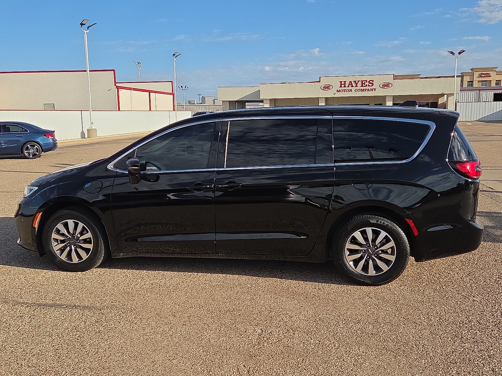 View Chrysler Pacifica Hybrid details