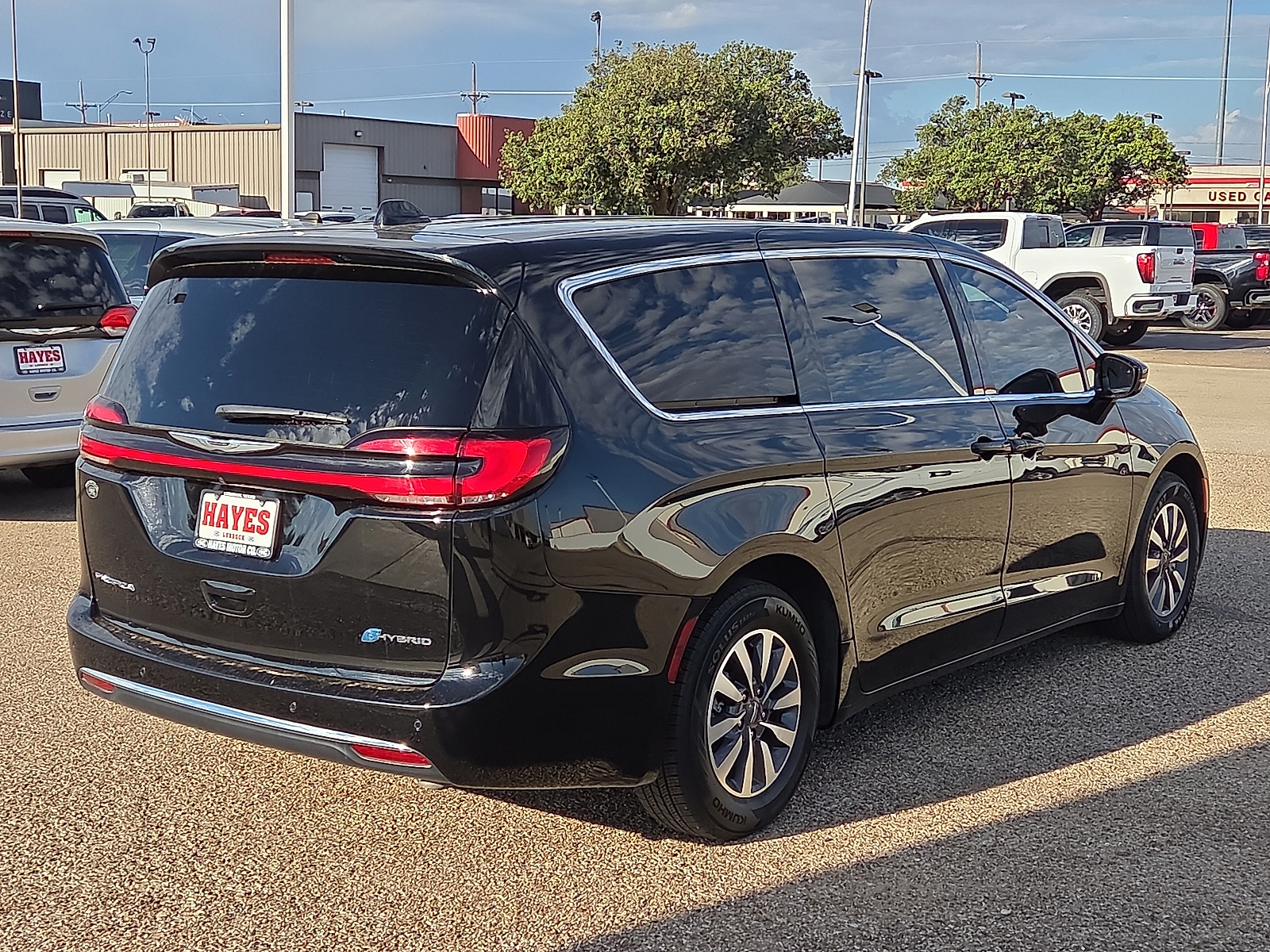 View Chrysler Pacifica Hybrid details