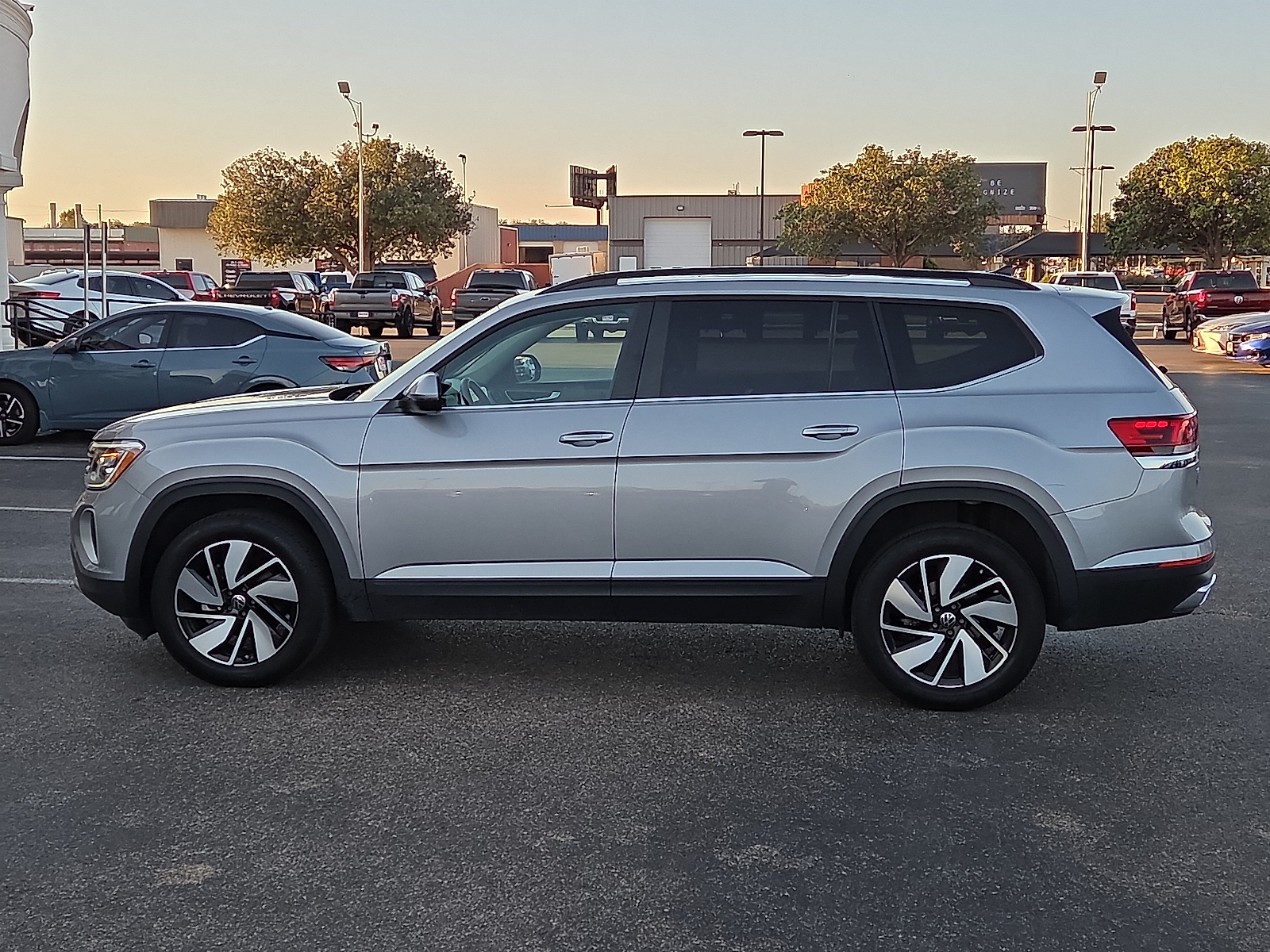View Volkswagen Atlas details