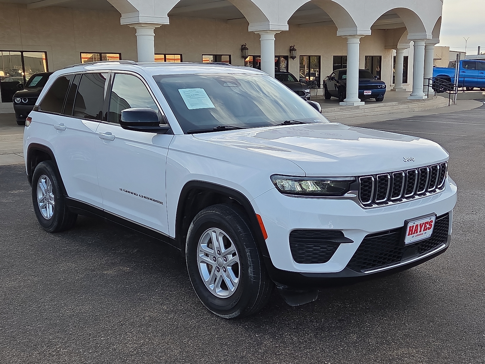 View Jeep Grand Cherokee details