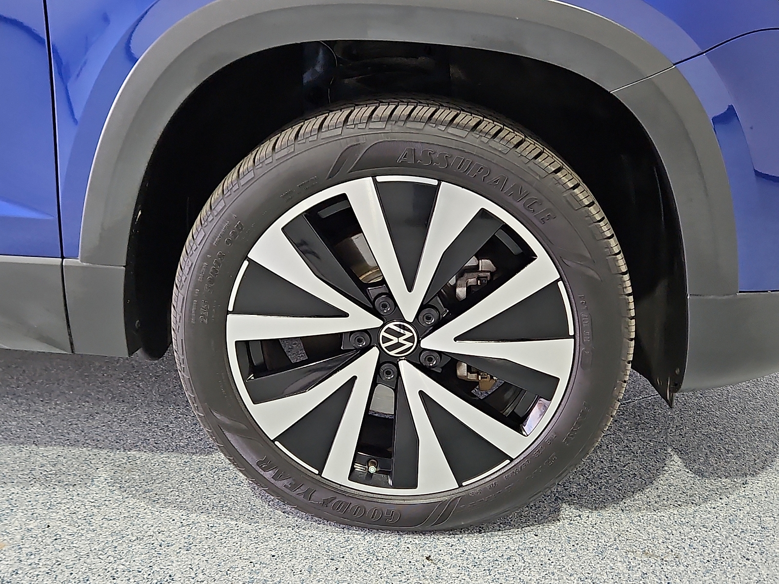 View vehicle photo 5