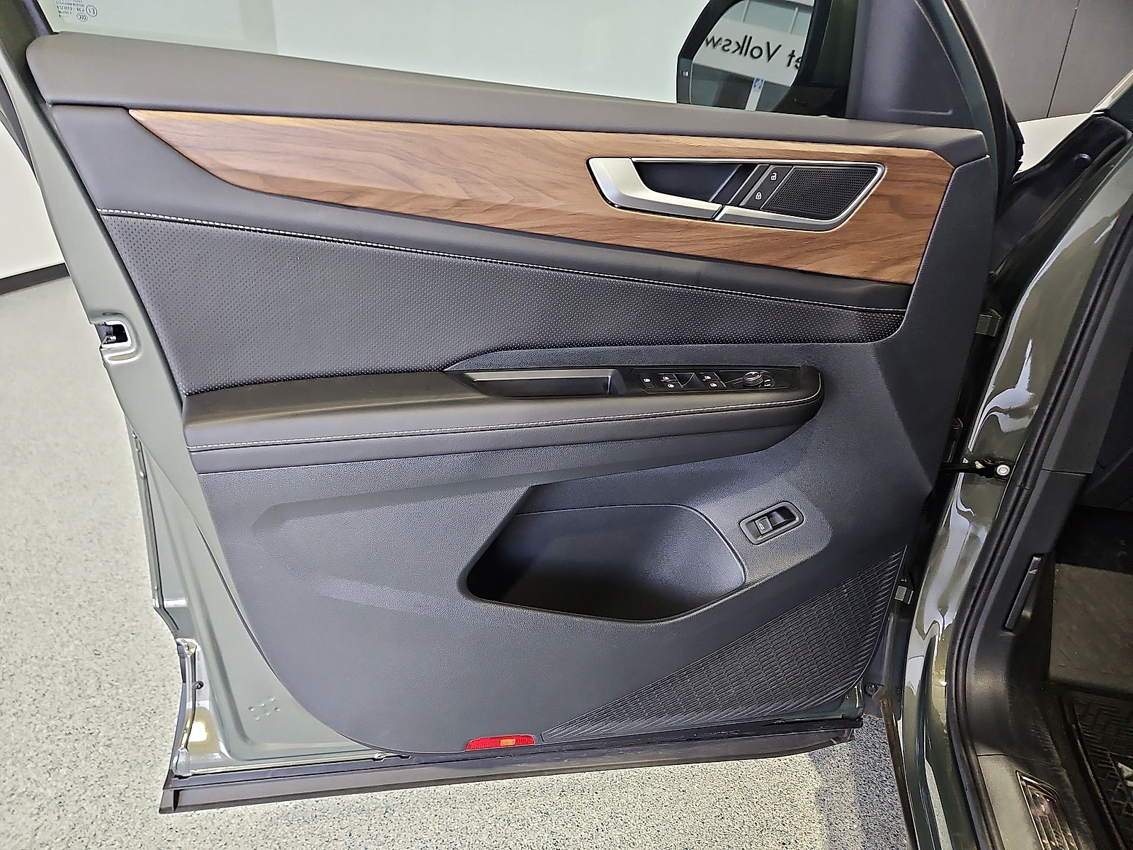2026 Volkswagen Atlas SE with Technology Avocado Green Pearl at Street VW of Amarillo