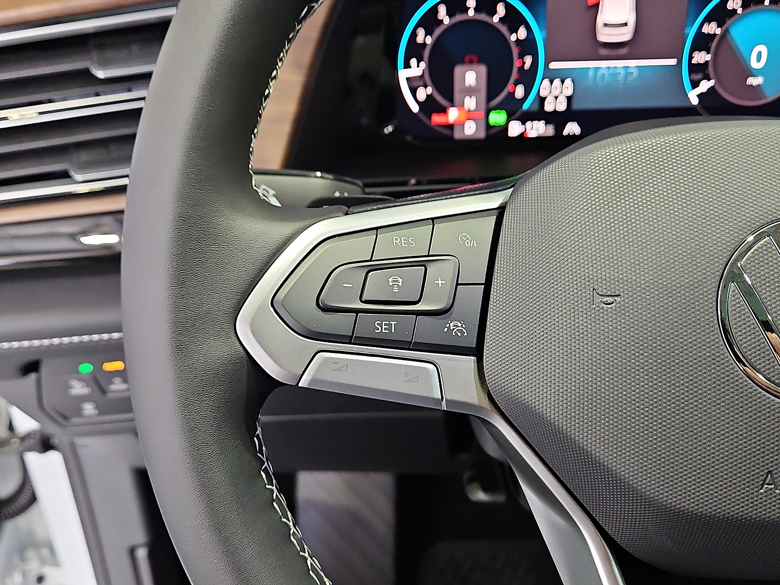 2026 Volkswagen Atlas SE with Technology Opal White Pearl at Bobby Duby Motors