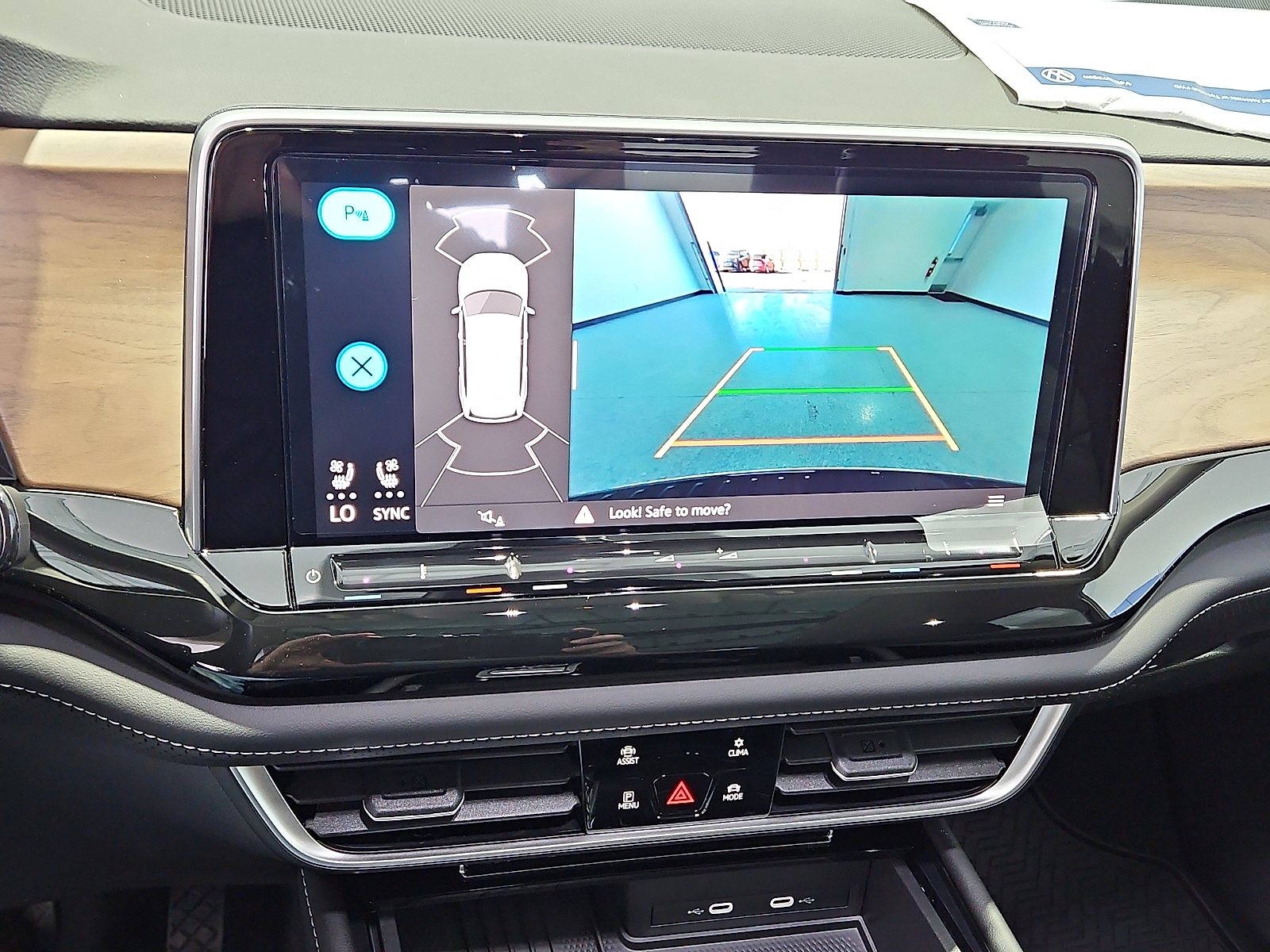 2026 Volkswagen Atlas SE with Technology Opal White Pearl at Bobby Duby Motors