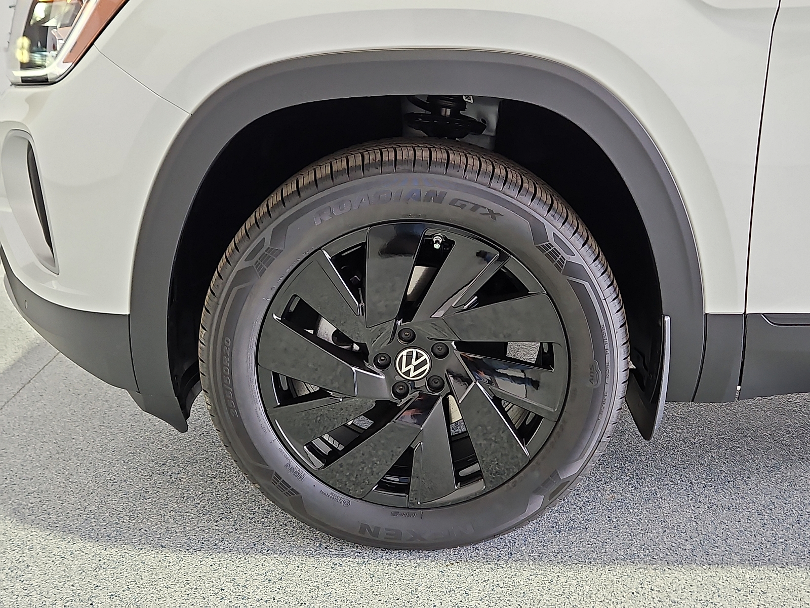 2026 Volkswagen Atlas SE with Technology - 4