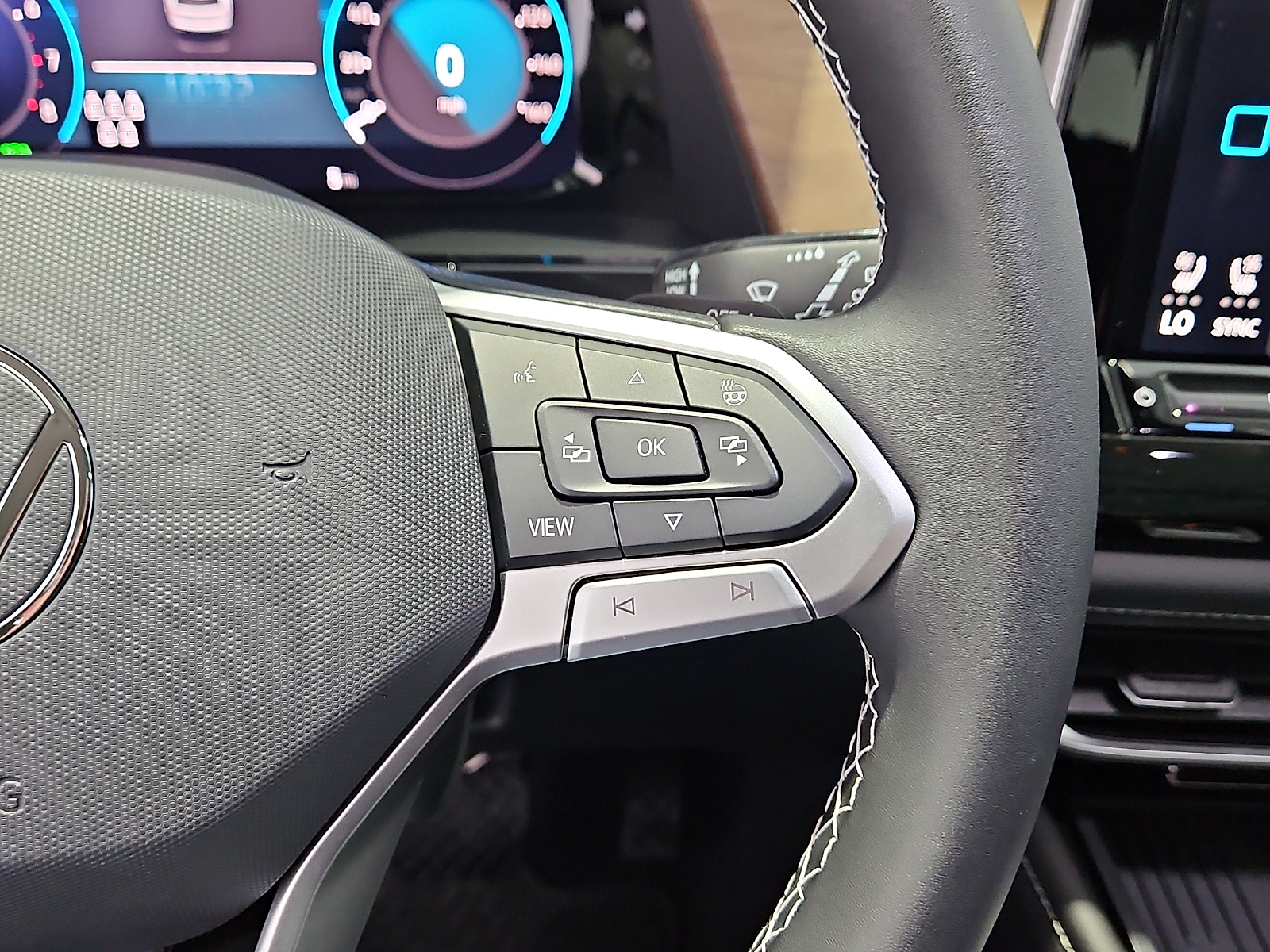 2026 Volkswagen Atlas SE with Technology Opal White Pearl at Bobby Duby Motors