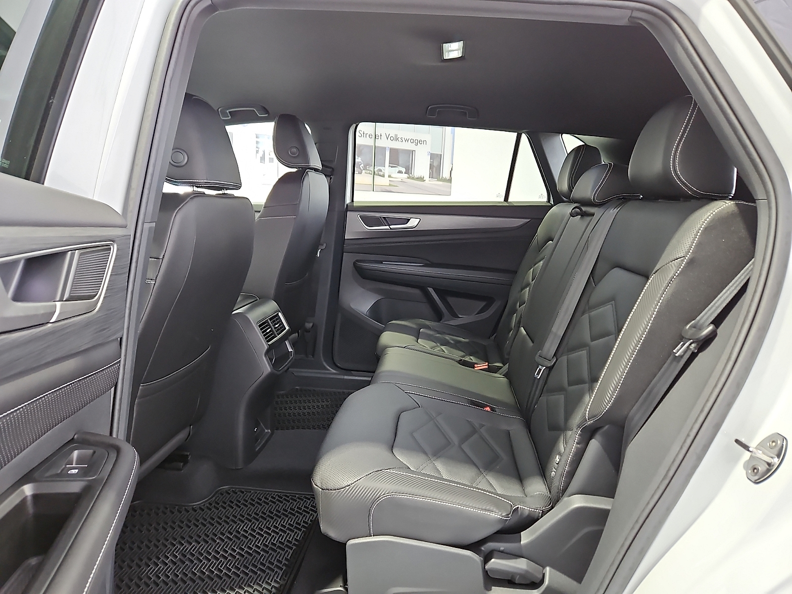 2026 Volkswagen Atlas Cross Sport SE - 8