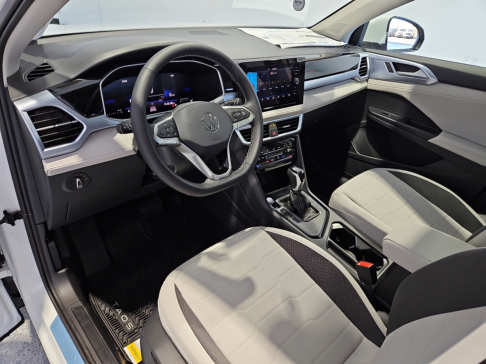 2026 Volkswagen Taos SE - 10