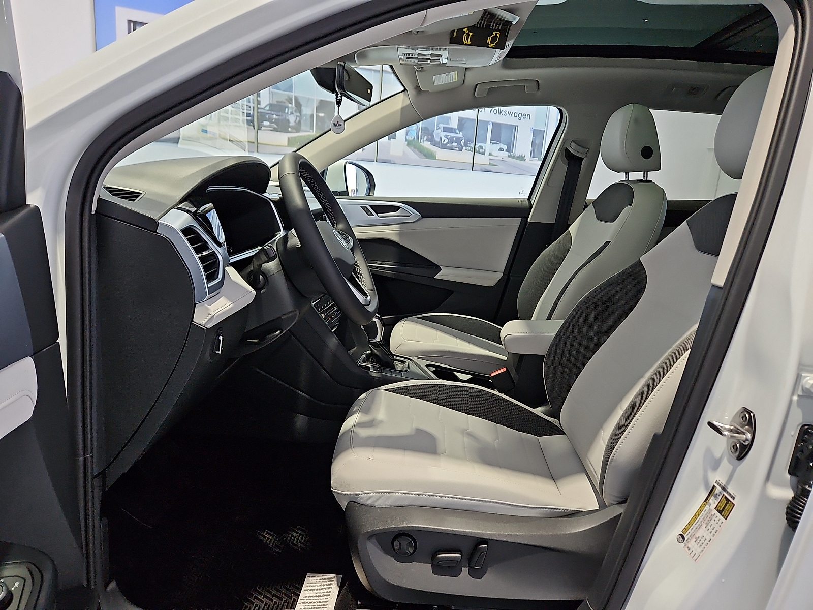 2026 Volkswagen Taos SE - 9