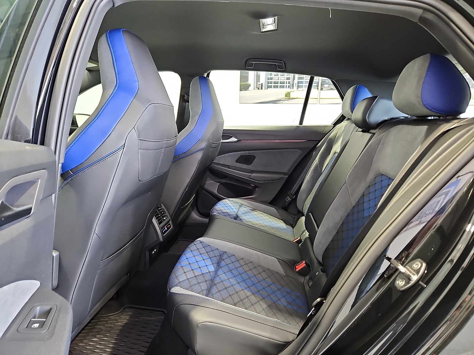 2026 Volkswagen Golf R - 10