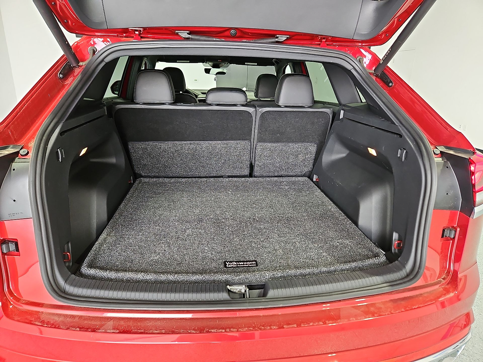 2023 Volkswagen Atlas Cross Sport 3.6L V6 SEL Premium R-Line - 11