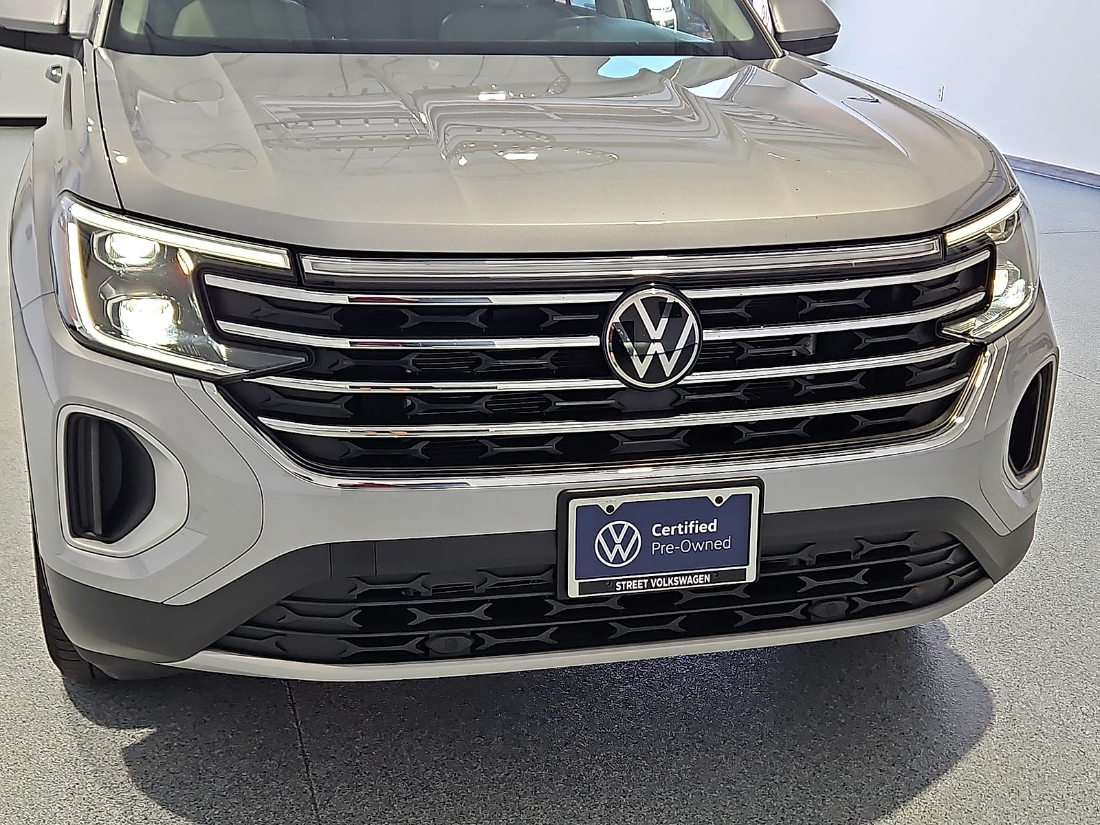 2025 Volkswagen Atlas photo 10 of 22