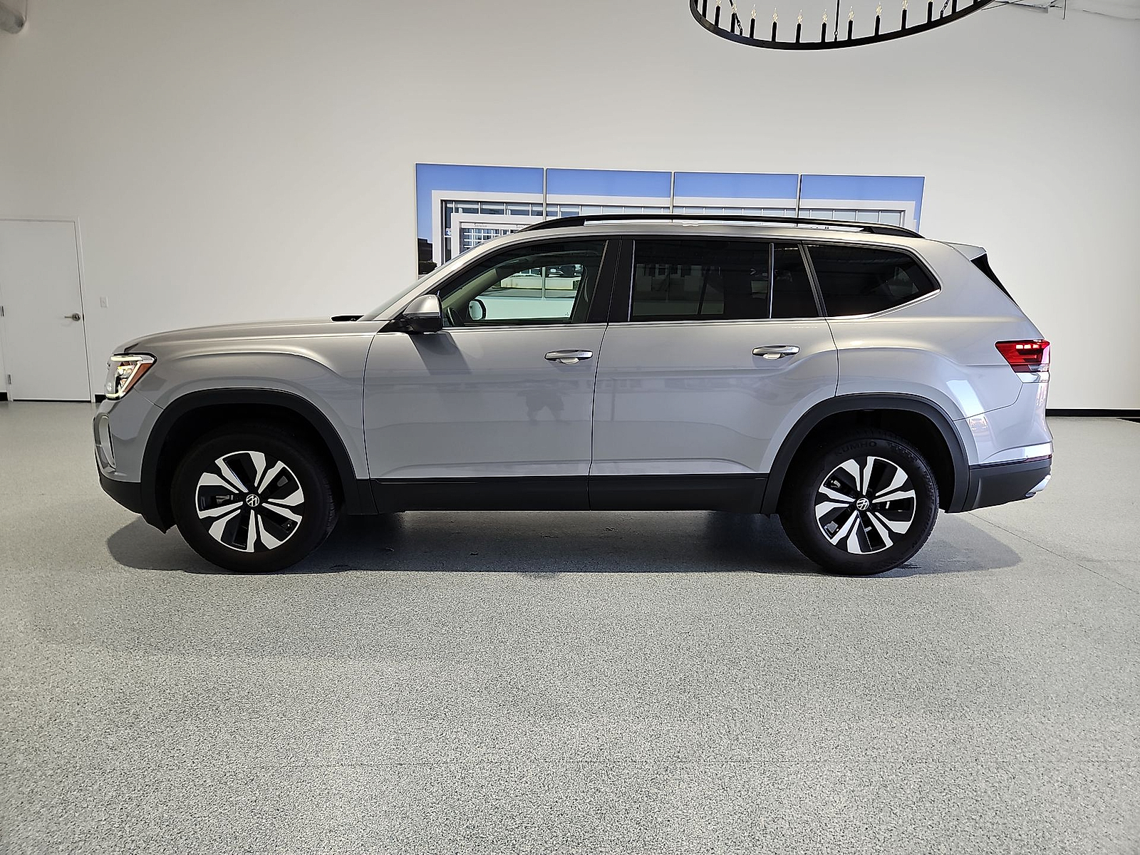 2025 Volkswagen Atlas photo 5 of 22