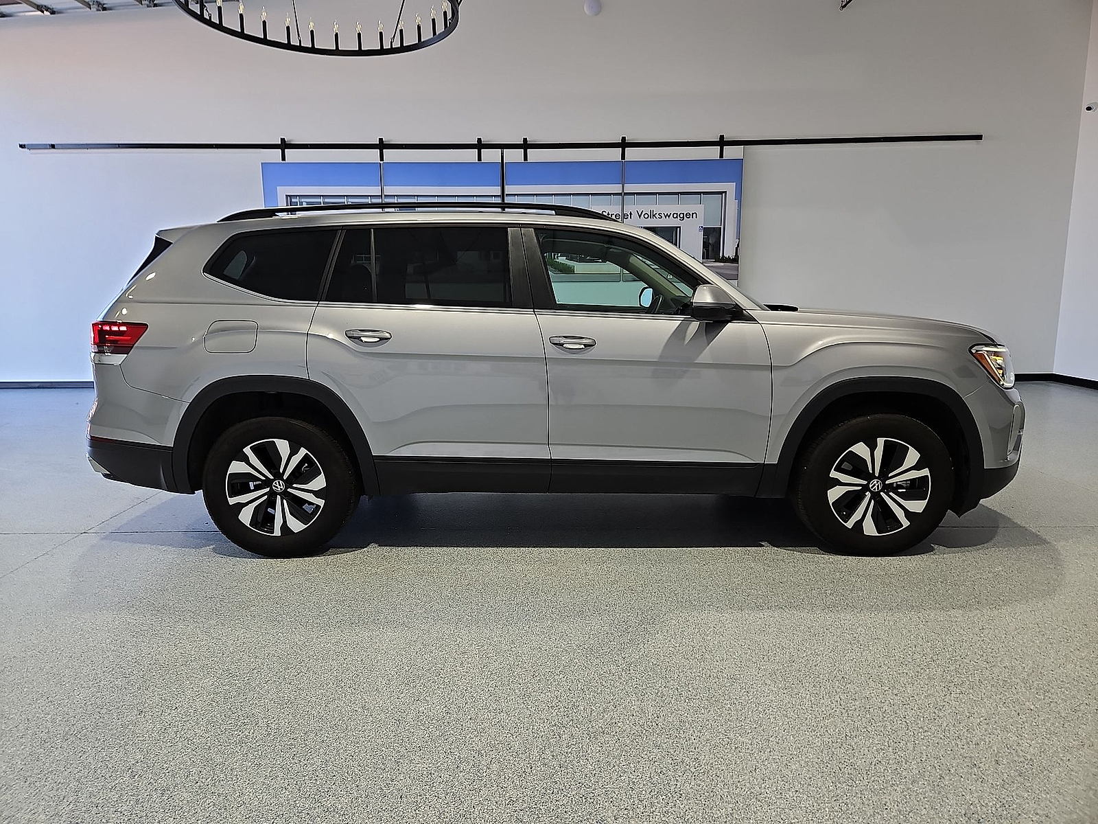 2025 Volkswagen Atlas photo 9 of 22