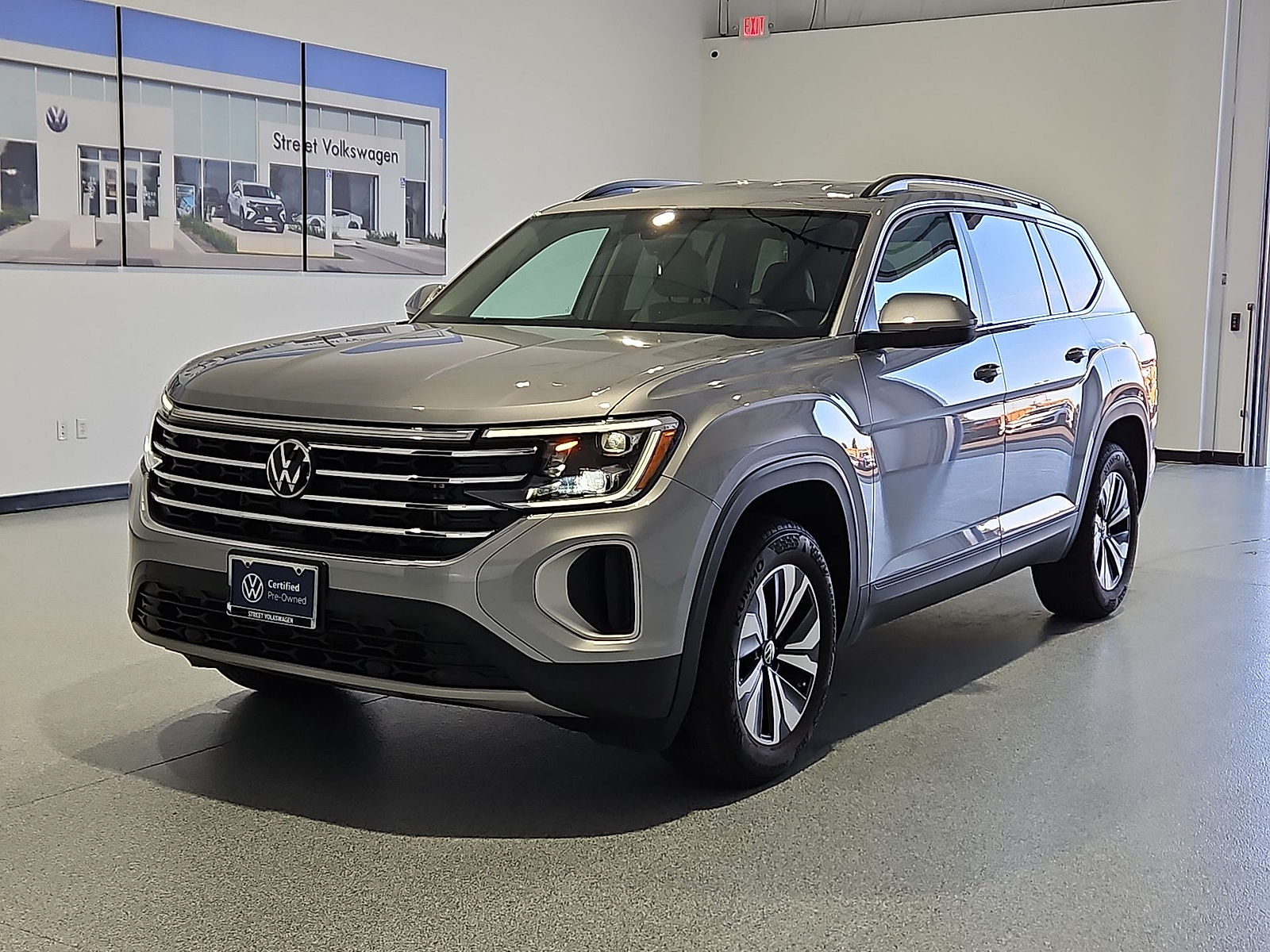 2025 Volkswagen Atlas photo 4 of 22