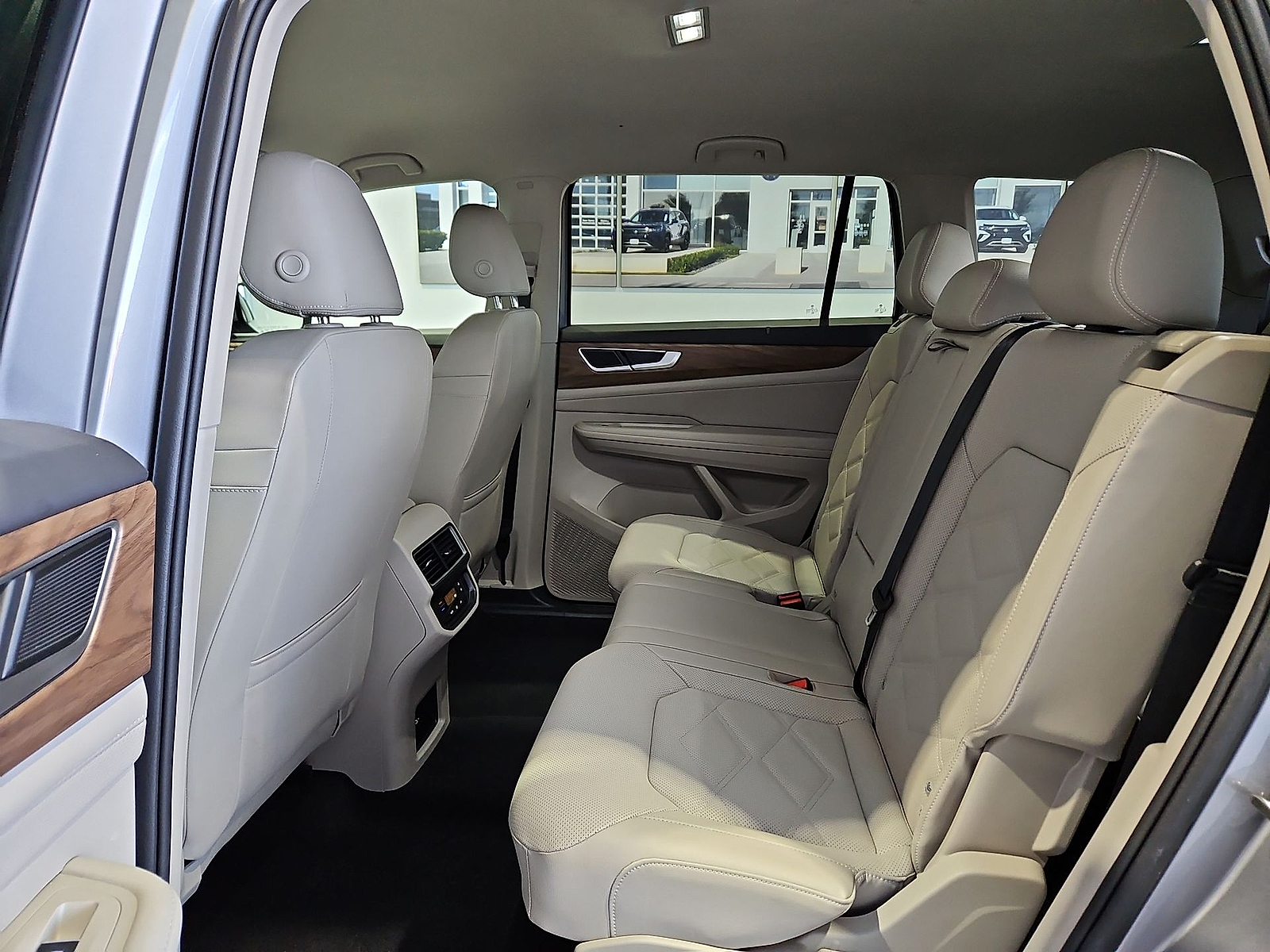 2025 Volkswagen Atlas photo 13 of 22