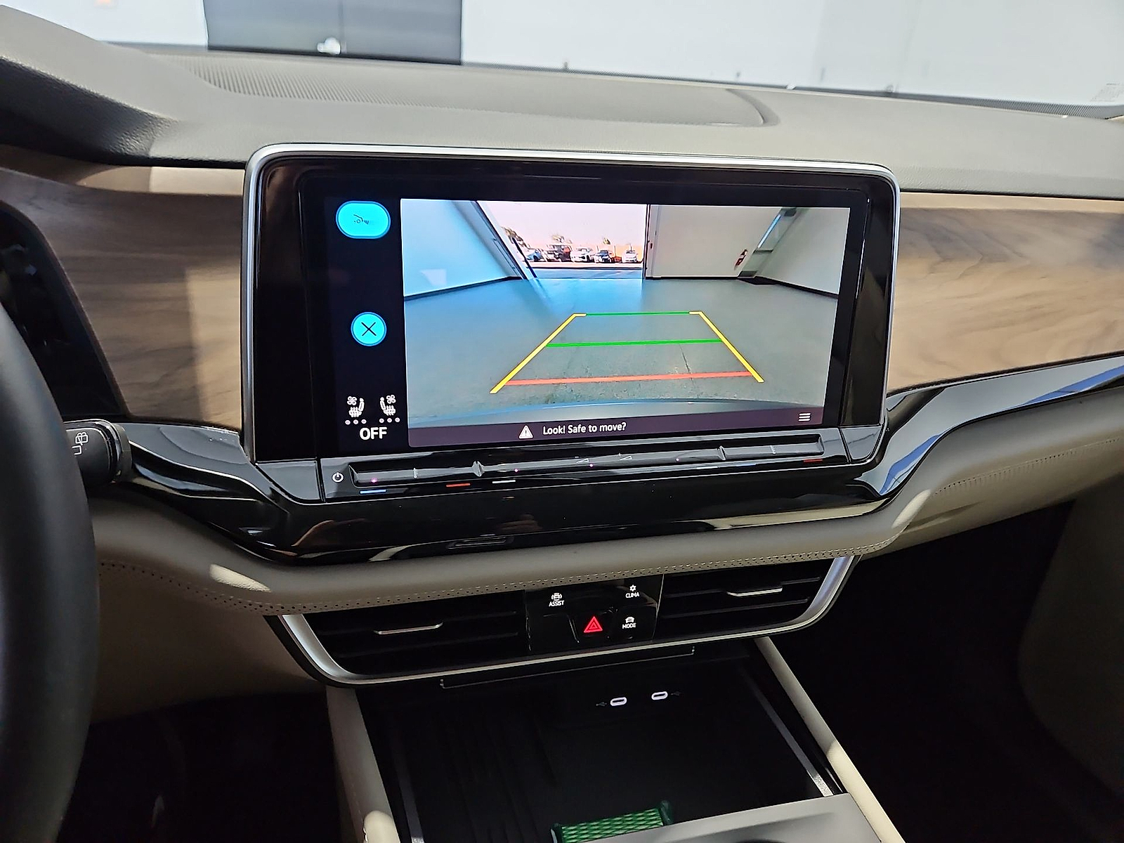 2025 Volkswagen Atlas photo 18 of 22