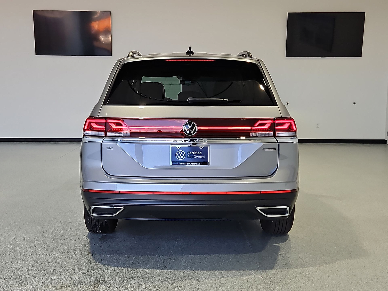 2025 Volkswagen Atlas photo 7 of 22