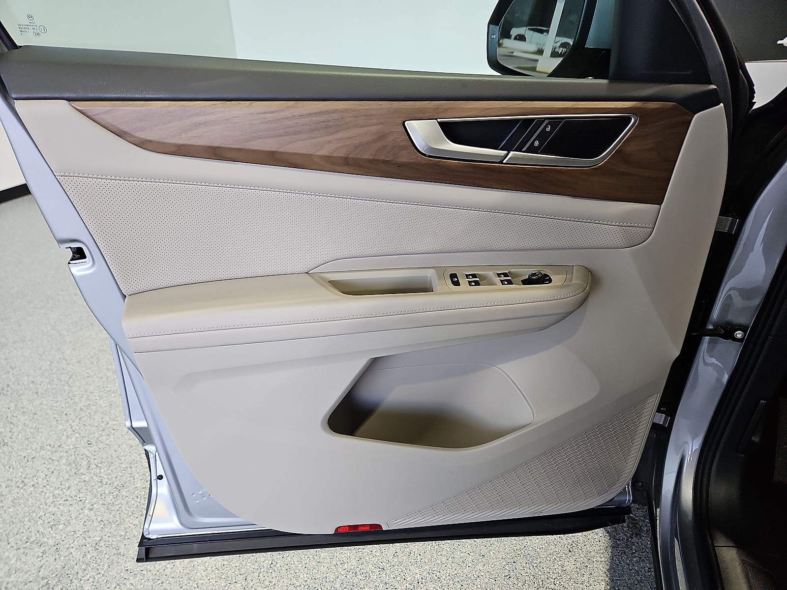 2025 Volkswagen Atlas photo 15 of 22