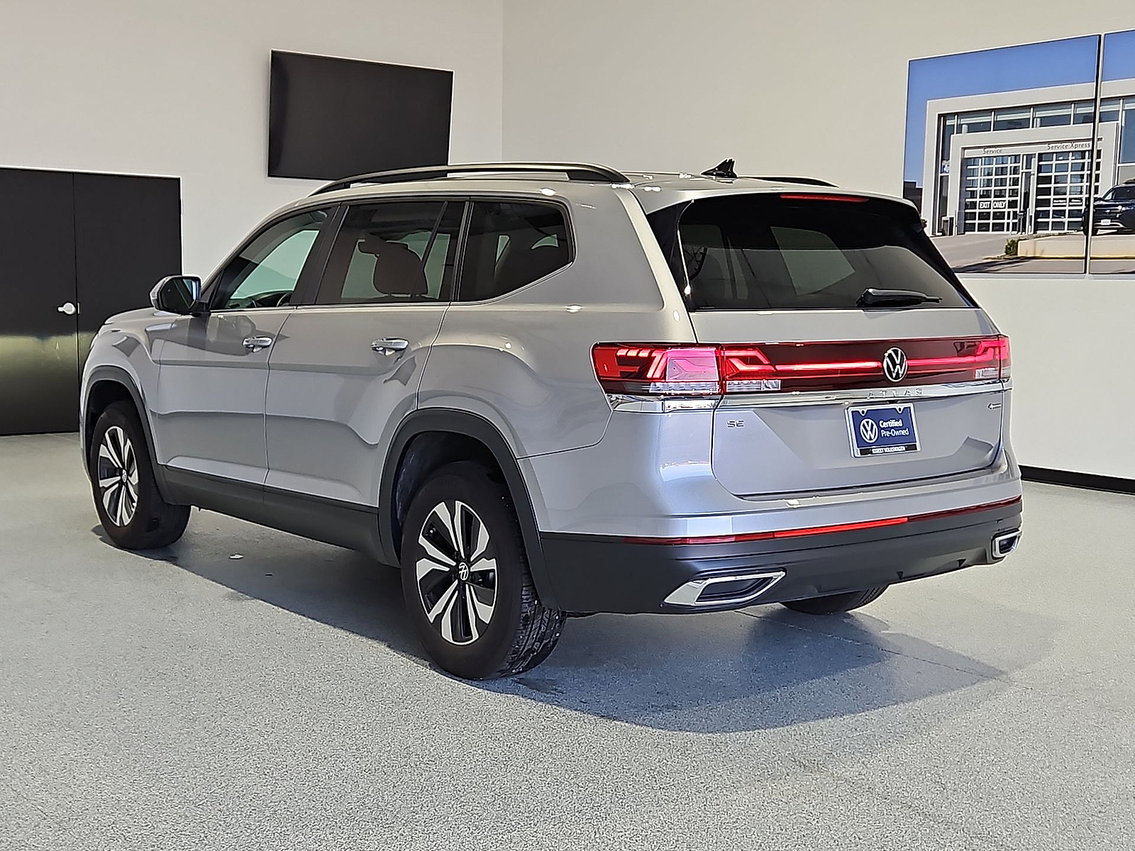 2025 Volkswagen Atlas photo 6 of 22