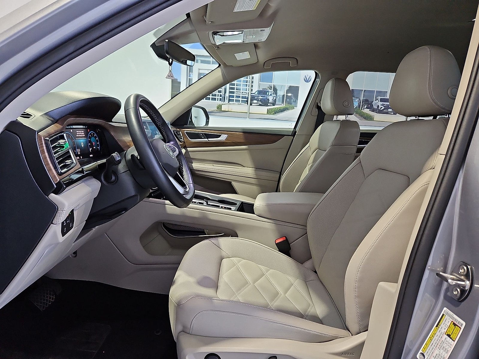 2025 Volkswagen Atlas photo 16 of 22